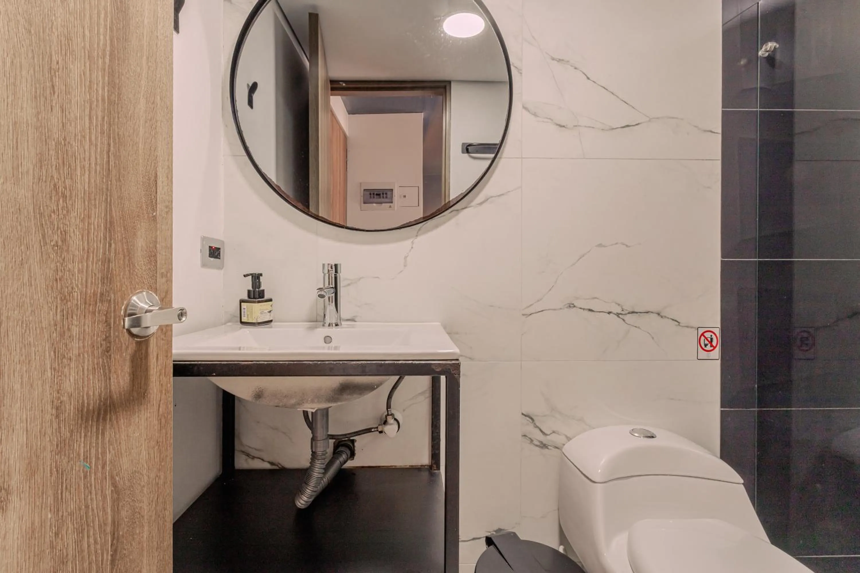 Bathroom in Soy Local Parque La 93