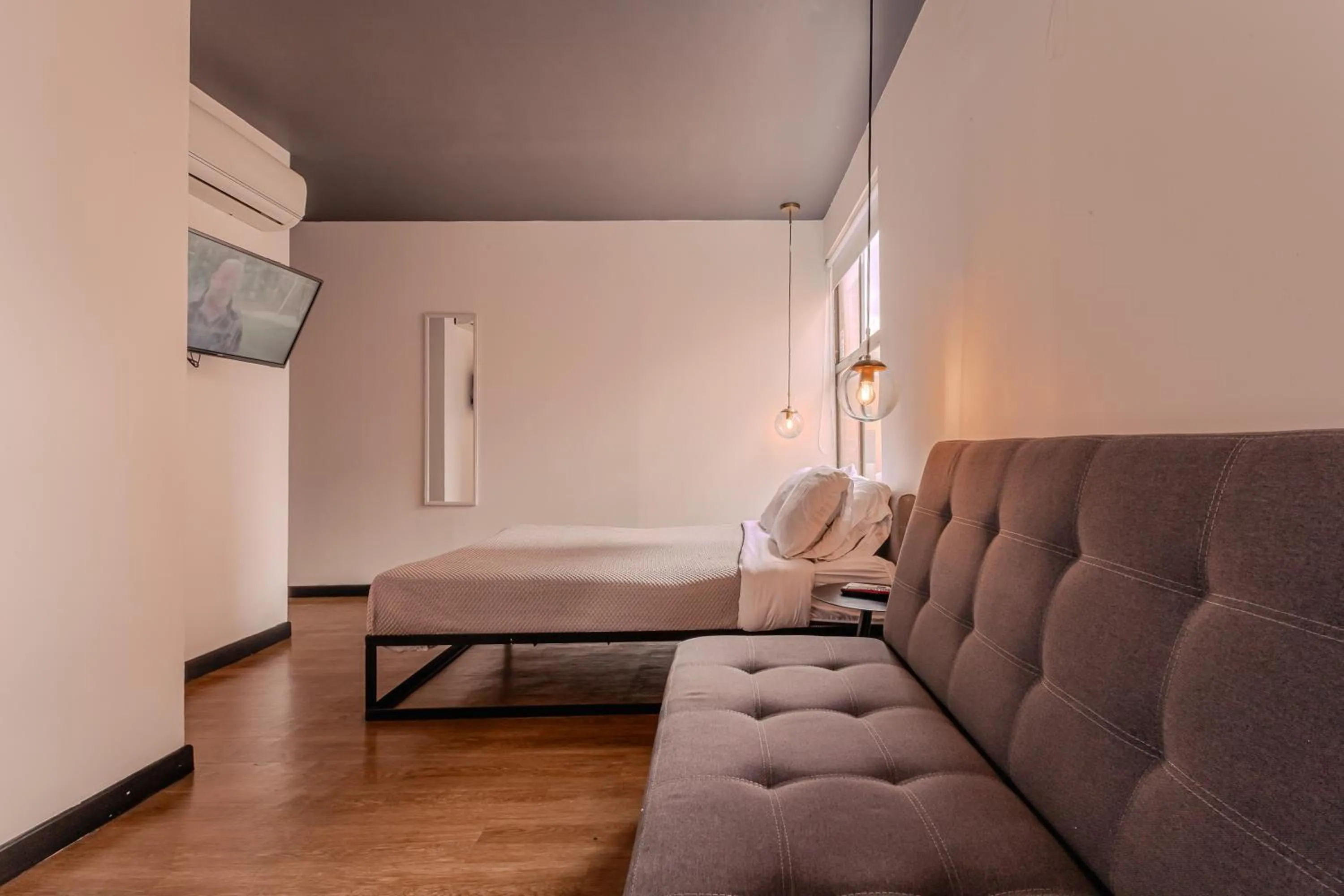 Photo of the whole room, Bed in Soy Local Parque La 93