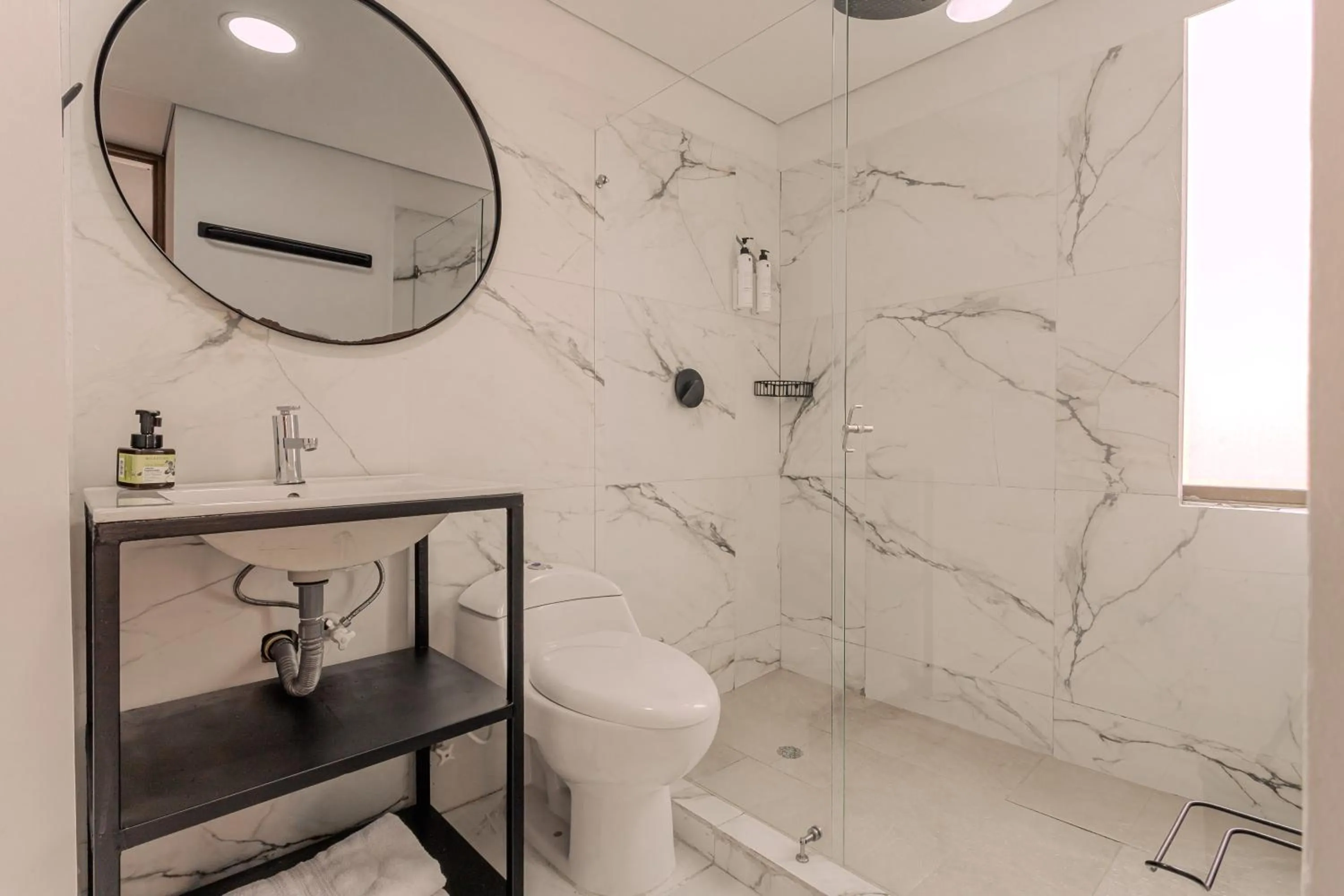 Shower in Soy Local Parque La 93