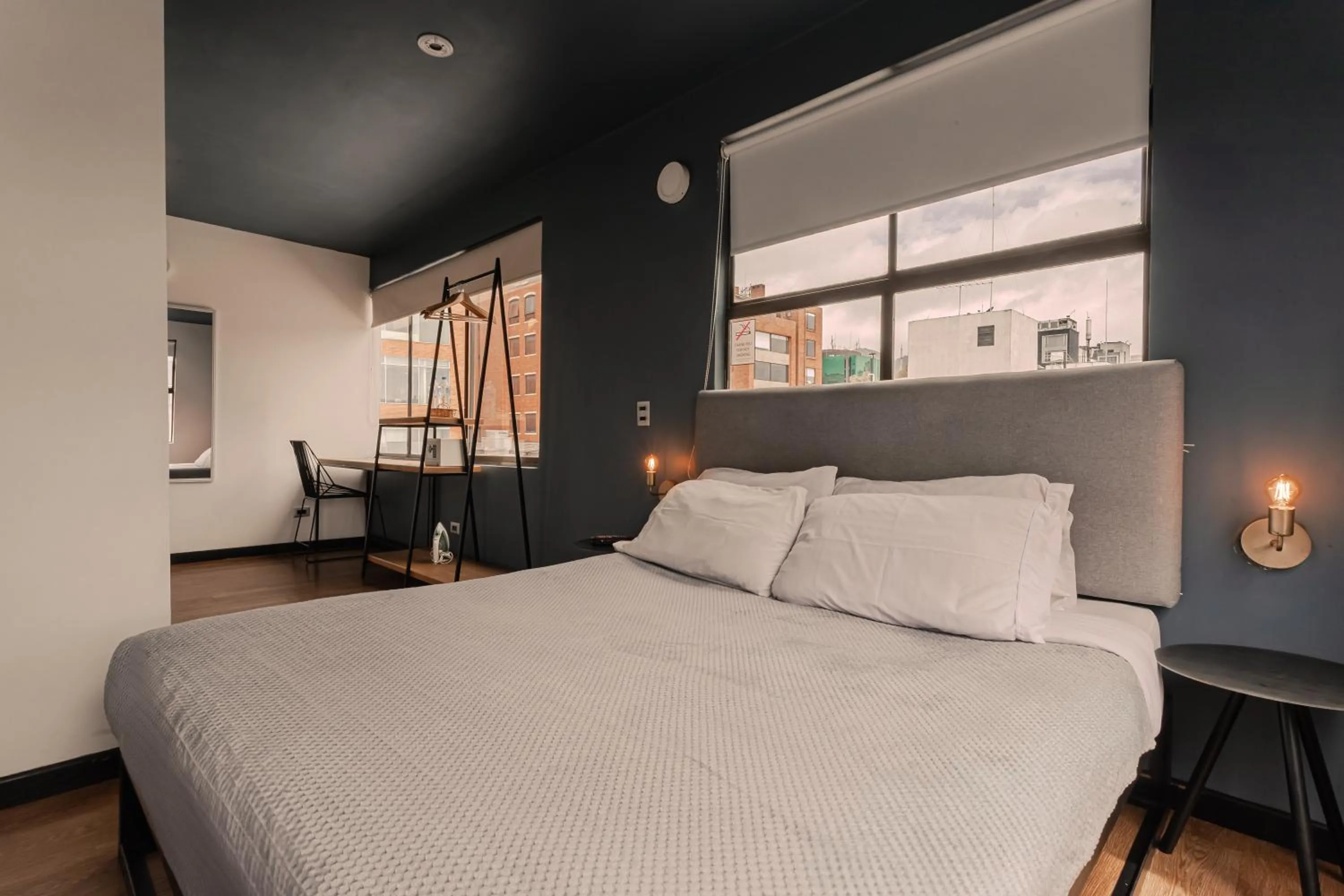 Photo of the whole room, Bed in Soy Local Parque La 93