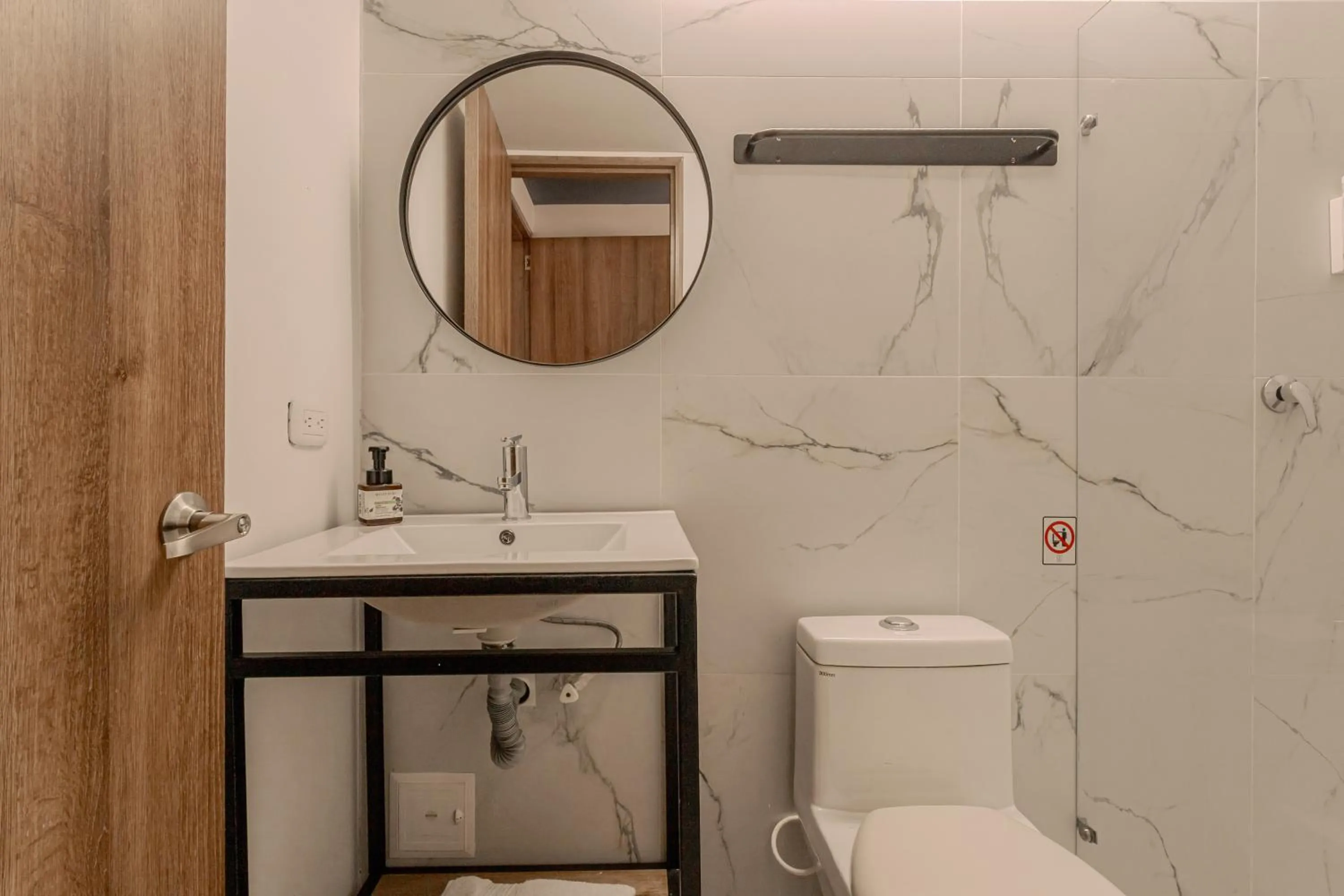 Bathroom in Soy Local Parque La 93