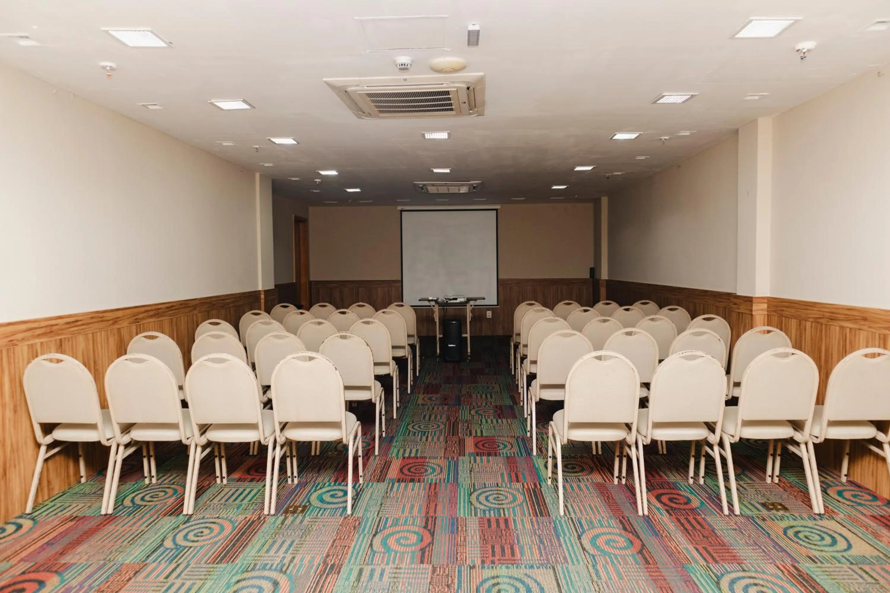 Meeting/conference room in Comfort Hotel Campos dos Goytacazes
