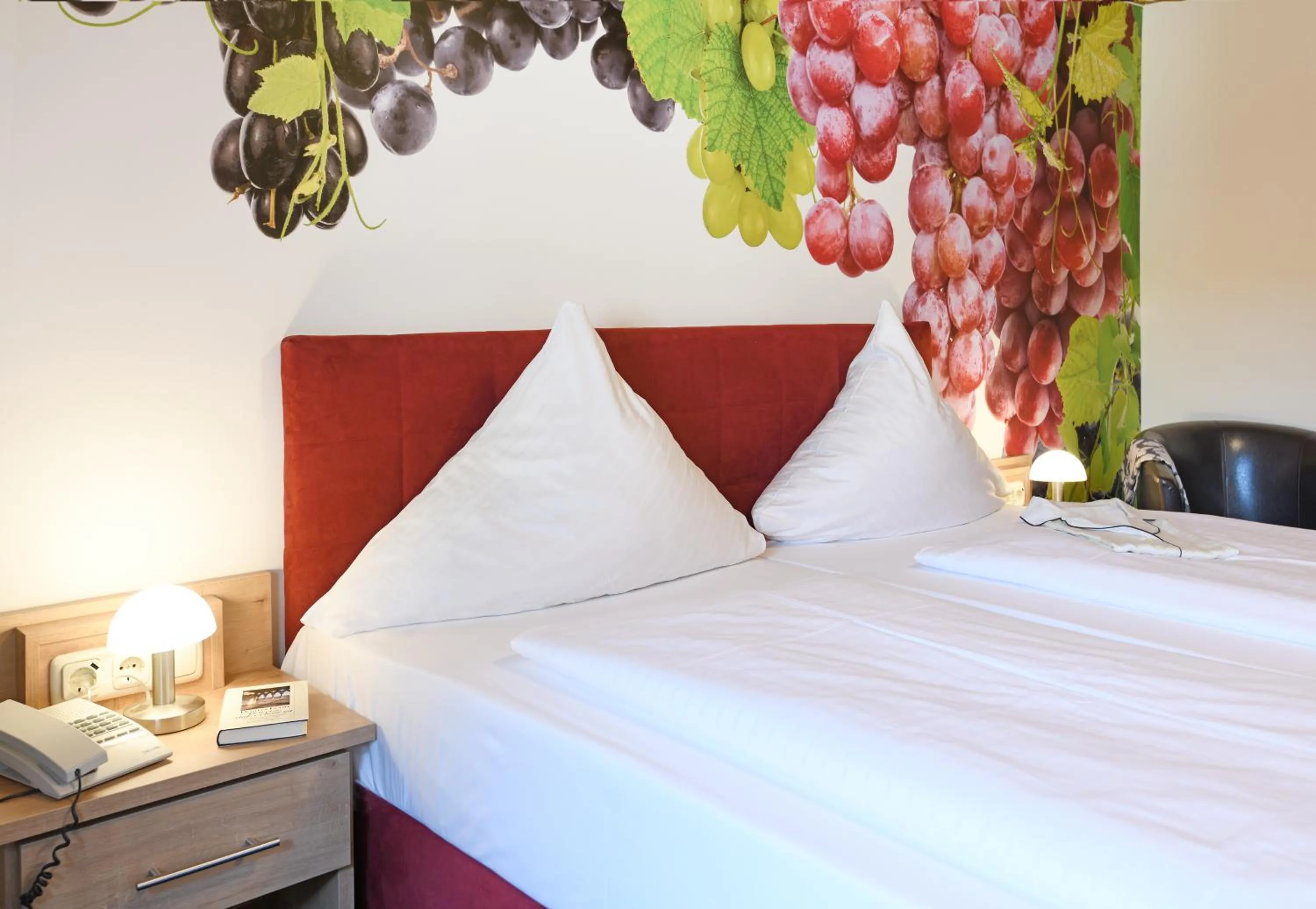 Photo of the whole room, Bed in Moselstern-Hotel "Weinhaus Fuhrmann"