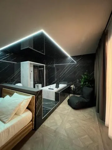 Shower, Bed in Hotel Motel Top