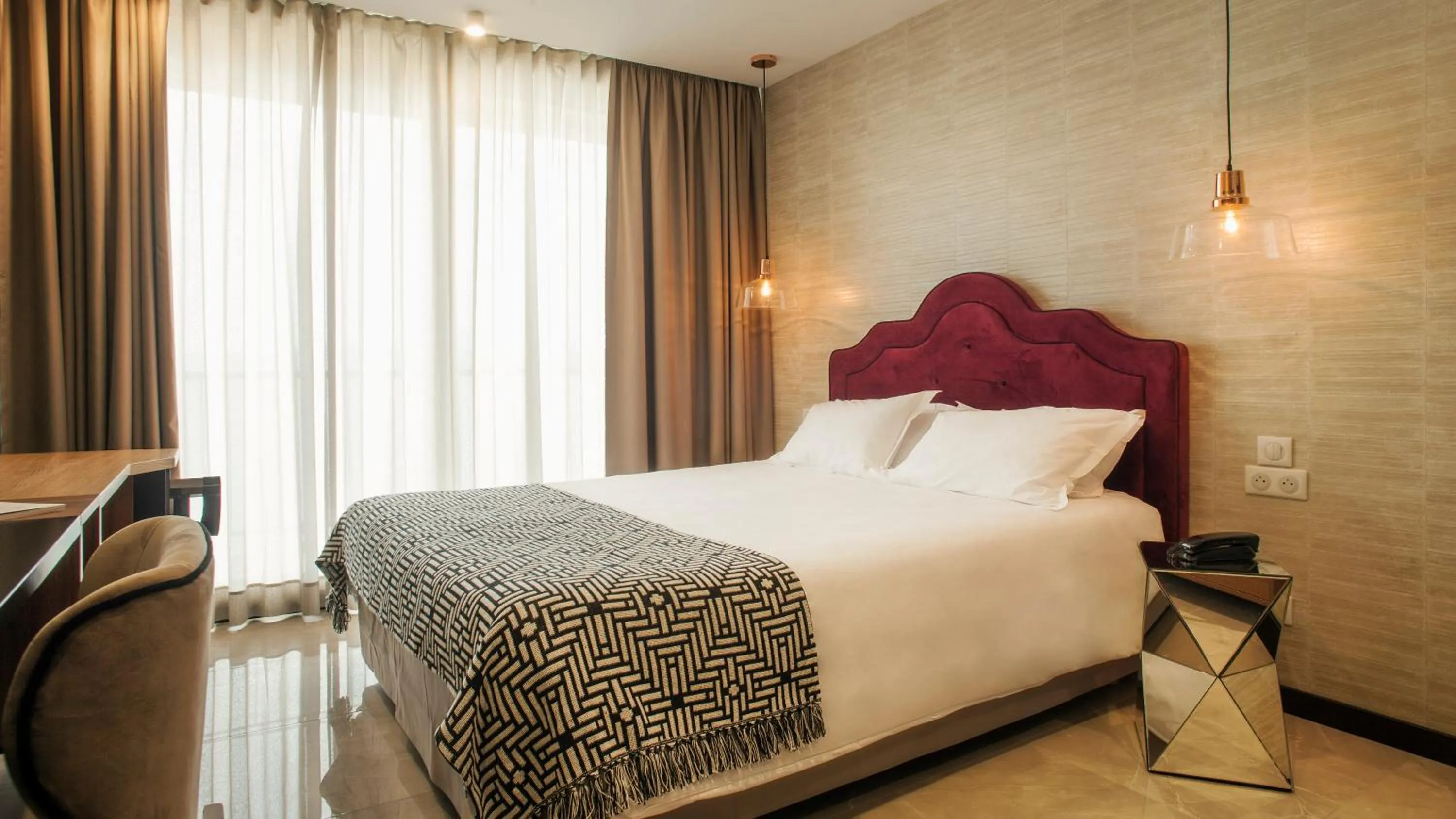 Bed in Hotel La Pietra Restaurant & Spa