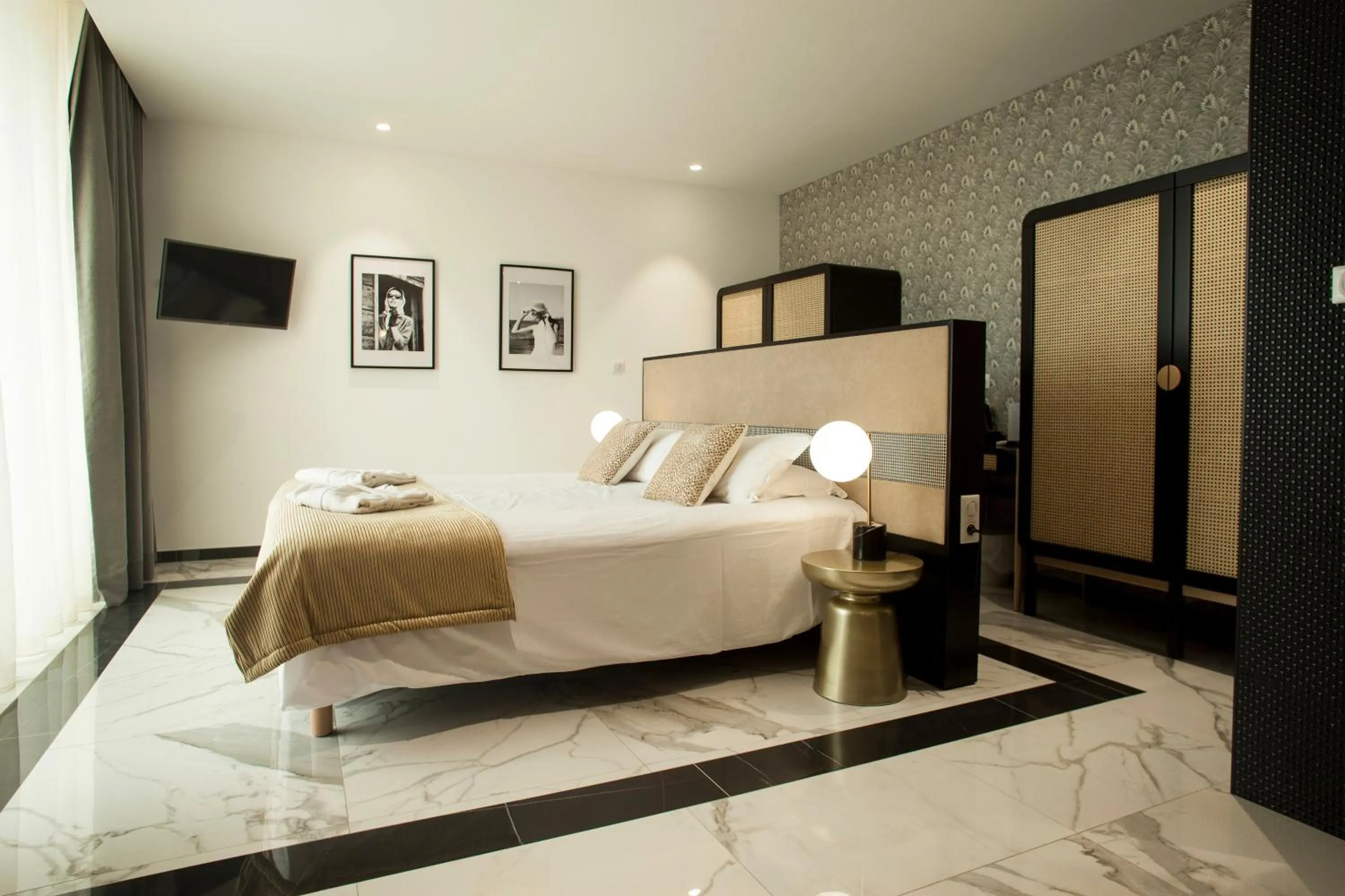 Bed in Hotel La Pietra Restaurant & Spa