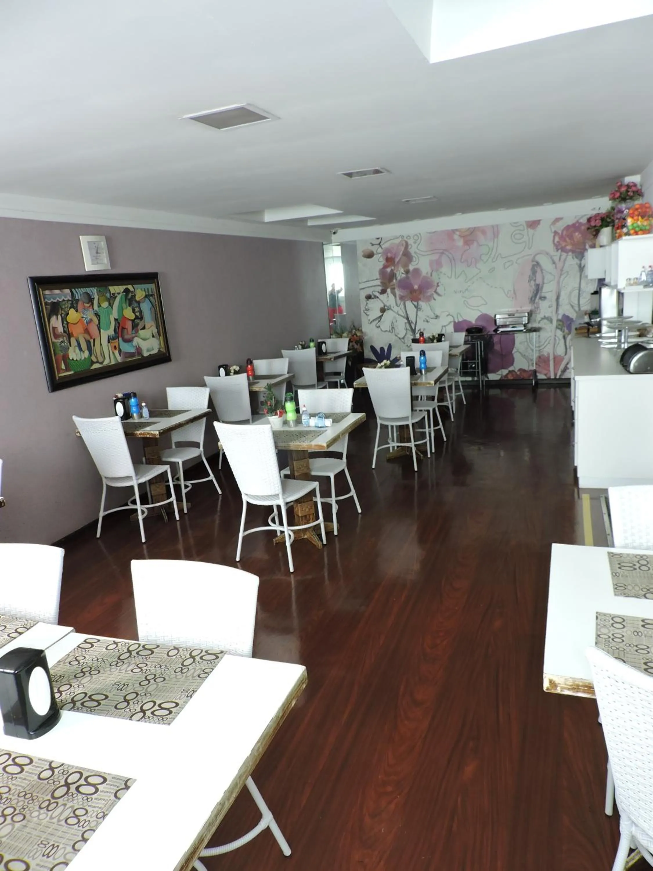 Restaurant/places to eat in Aton Plaza Hotel