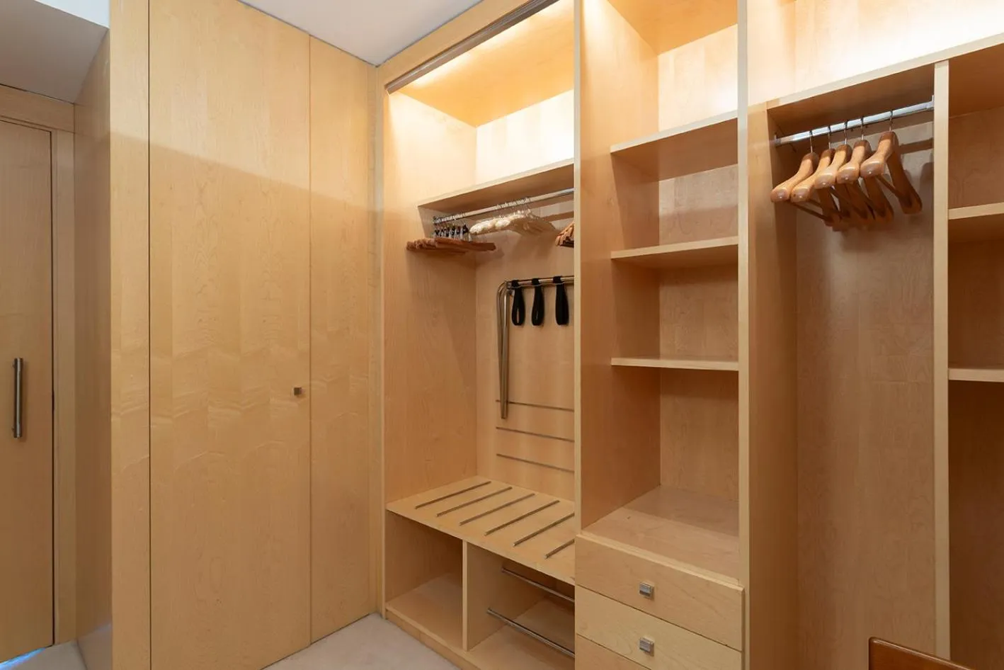 wardrobe in Suites del Mar Fenals Apartments