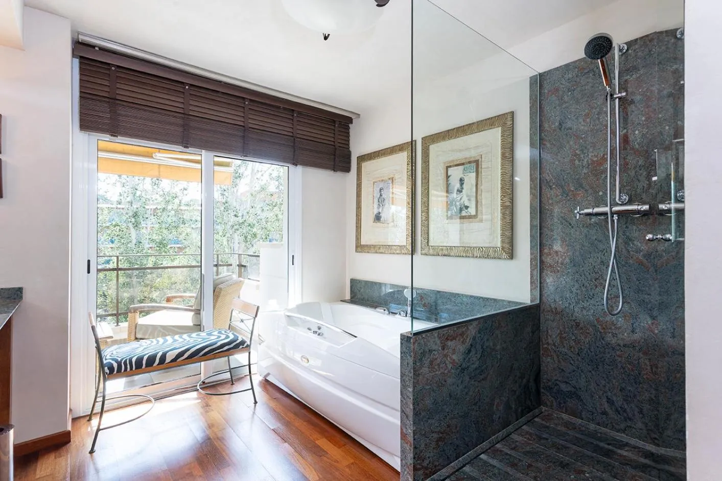 Shower, Bed in Suites del Mar Fenals Apartments