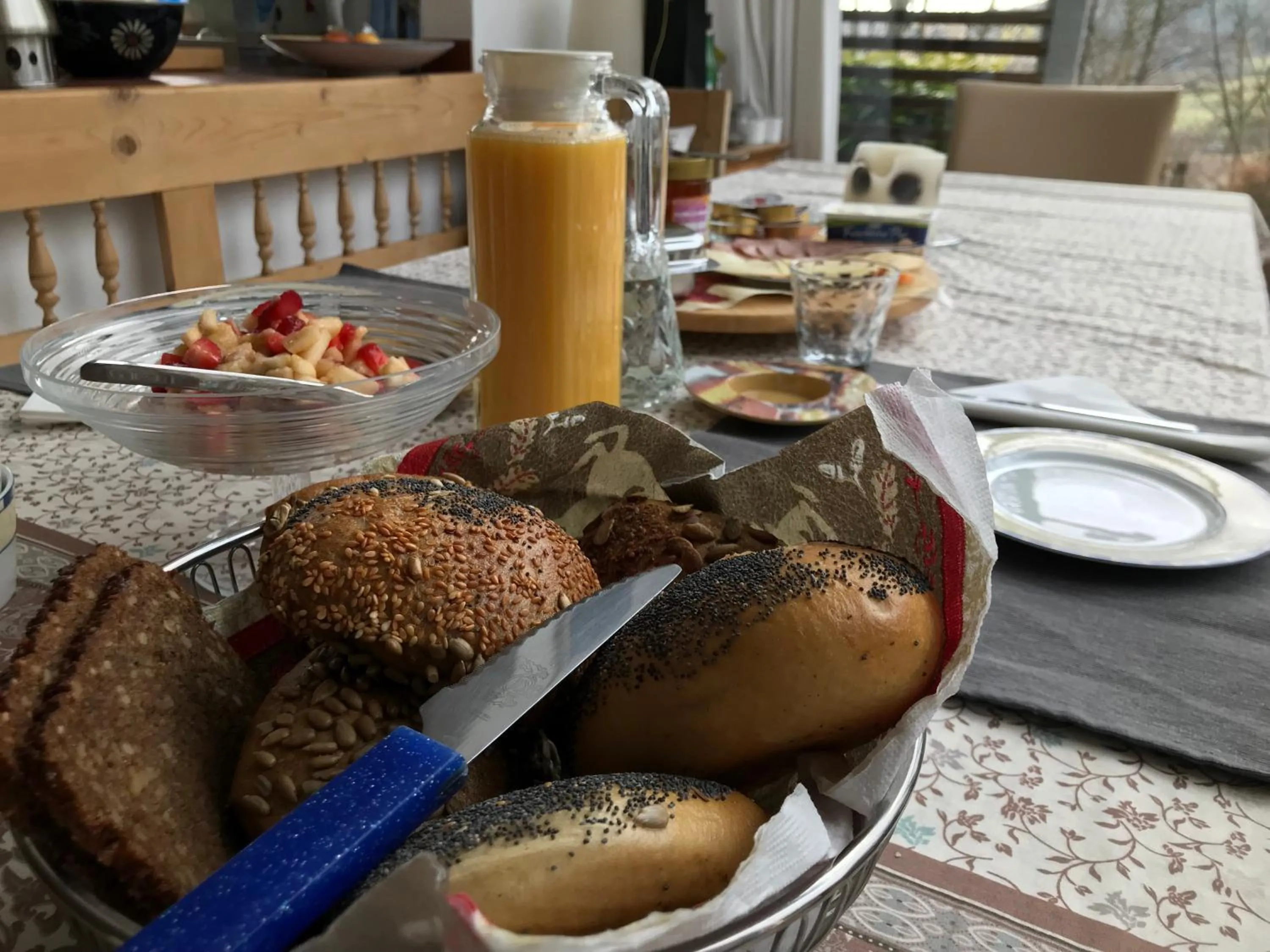 Breakfast in Rhönhaus mit Kreuzbergblick