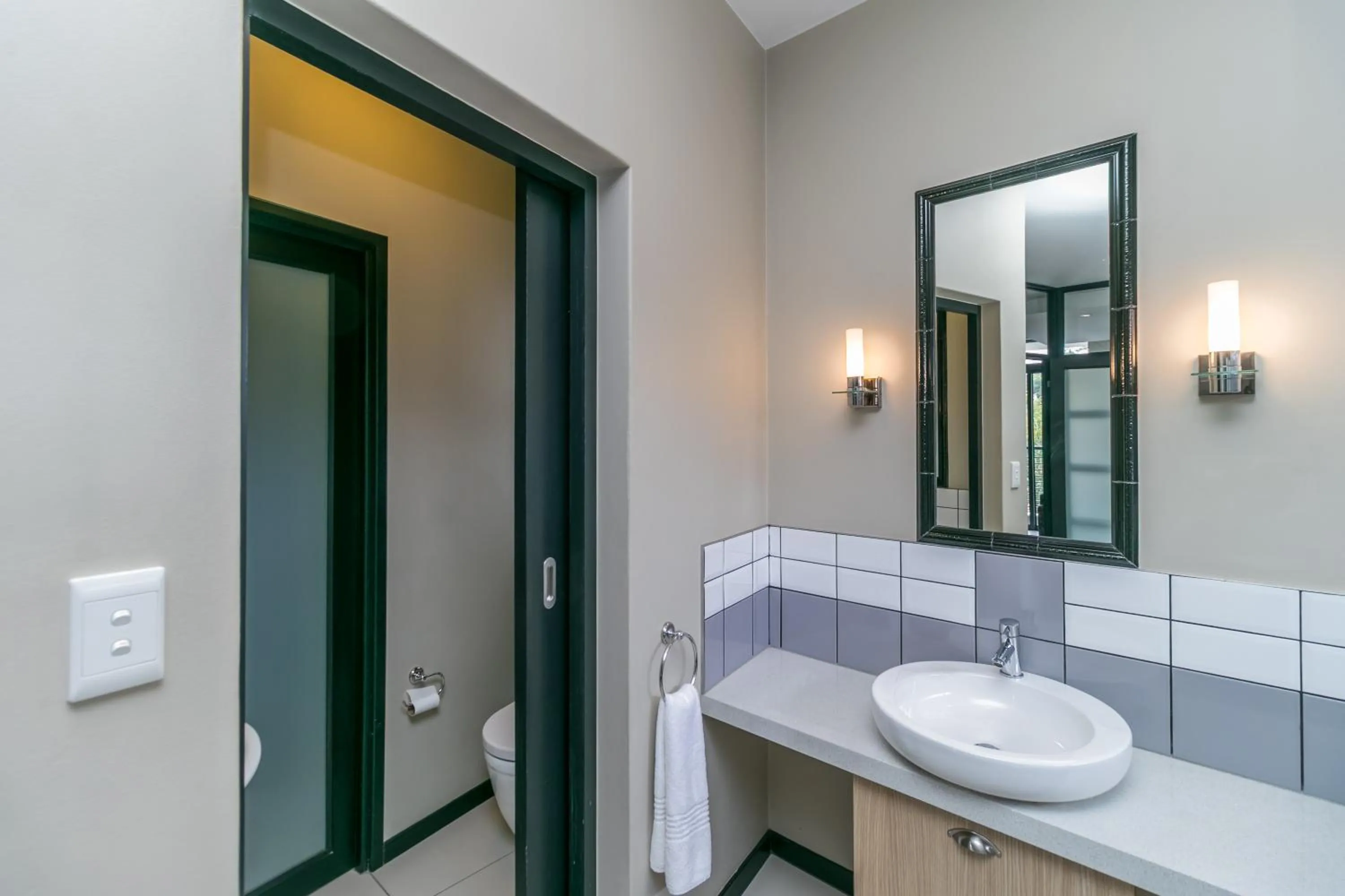 Bathroom in Easy Stay - The Vantage Rosebank