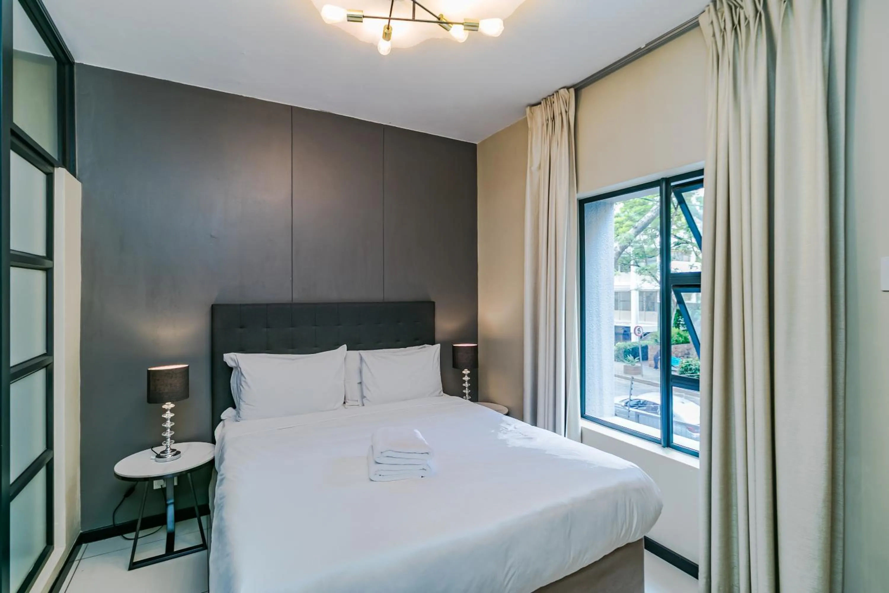Bedroom, Bed in Easy Stay - The Vantage Rosebank