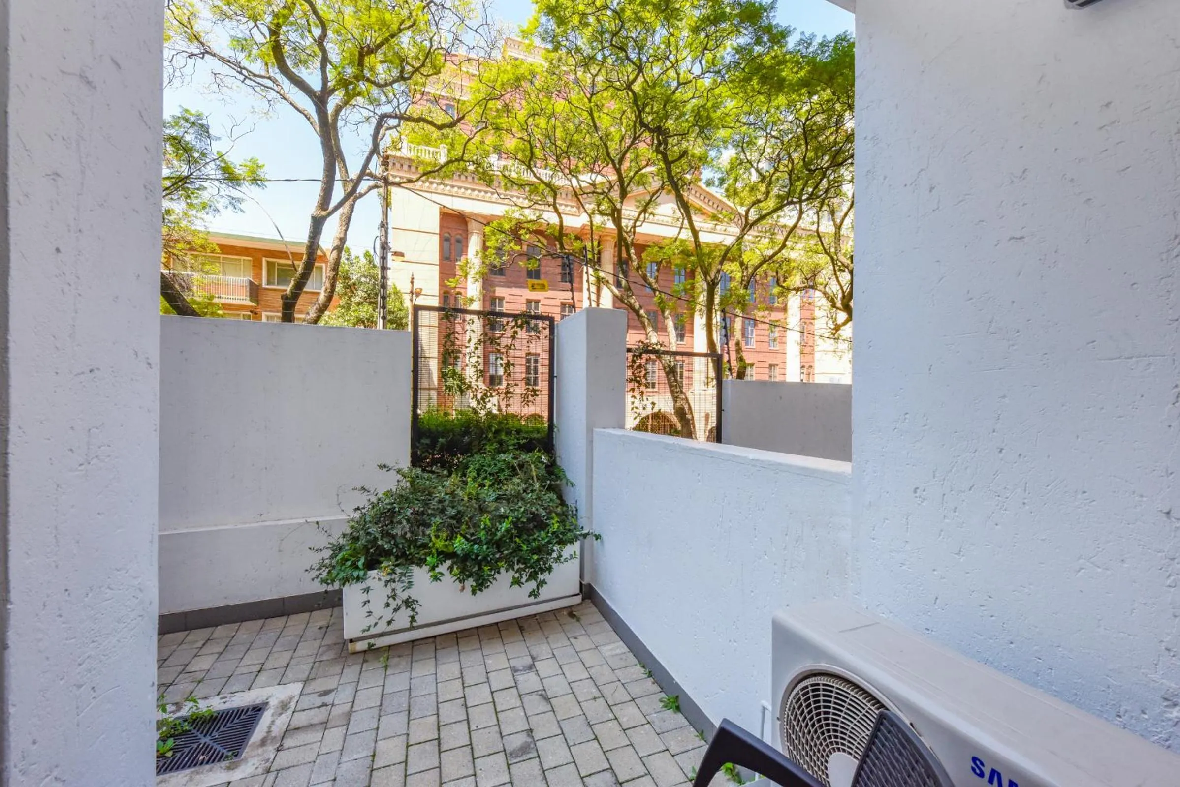 Property building in Easy Stay - The Vantage Rosebank