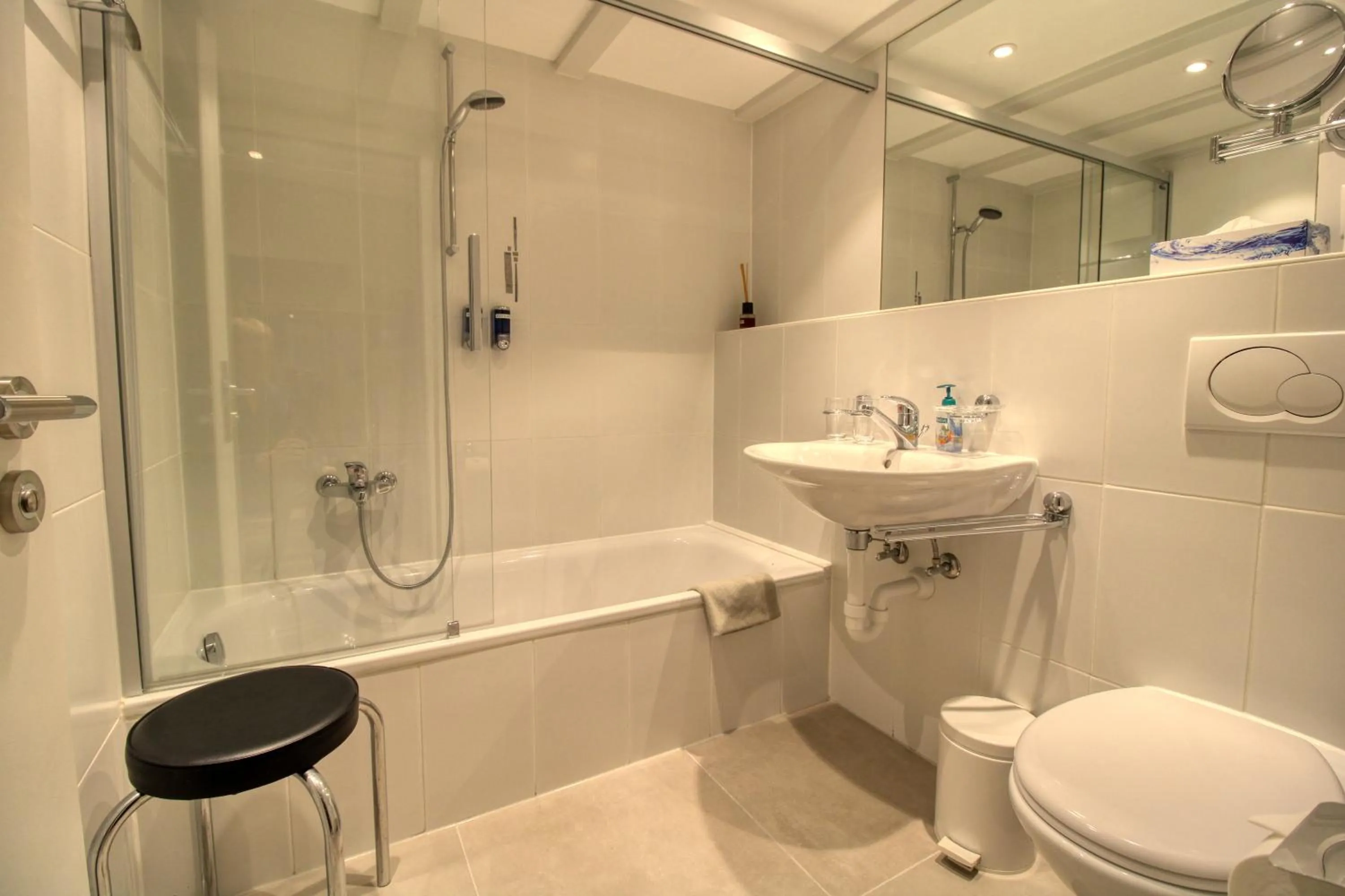 Shower in Chalet Abacus