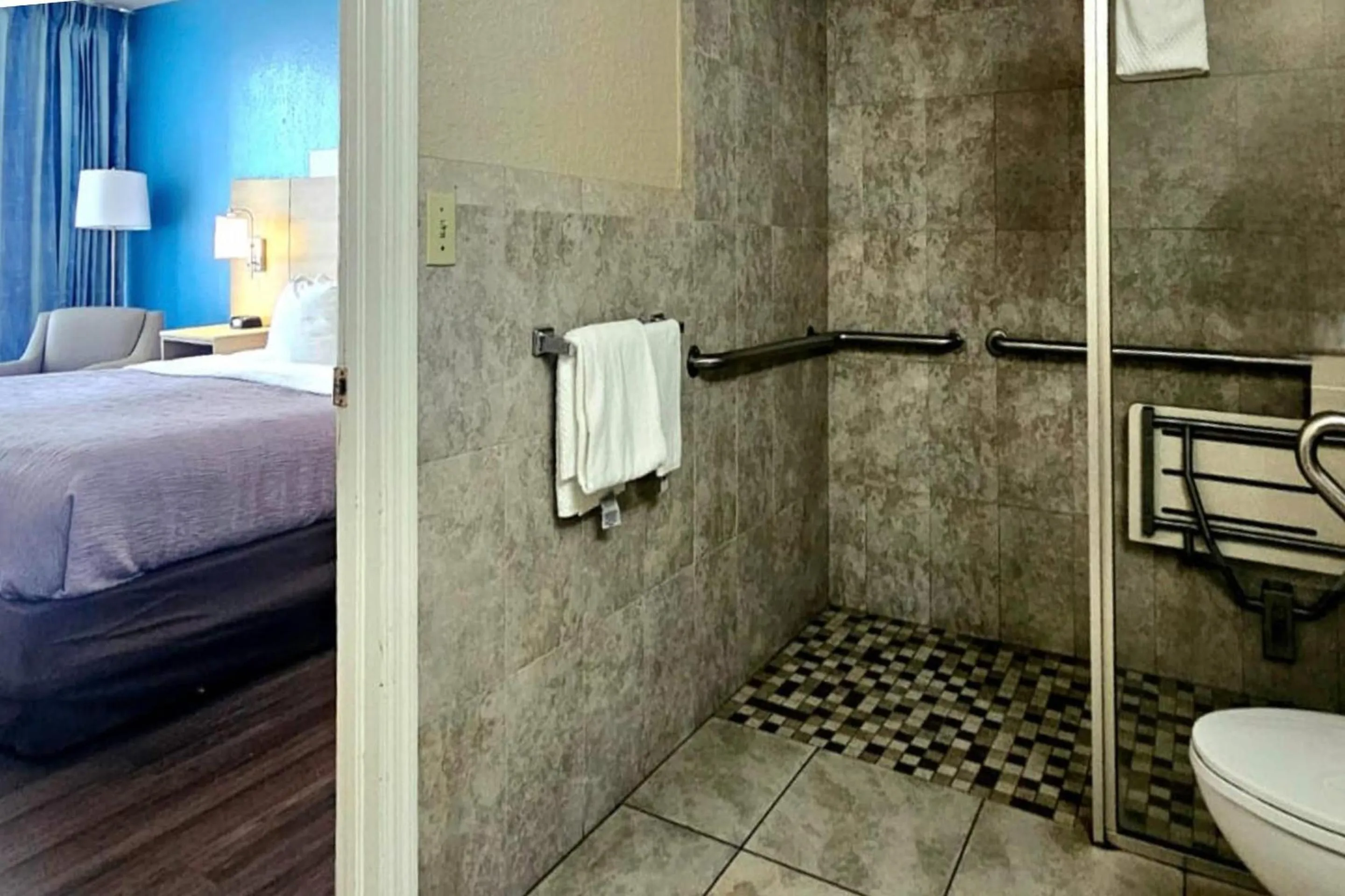 Bedroom, Bed in Quality Inn & Suites Conference Center