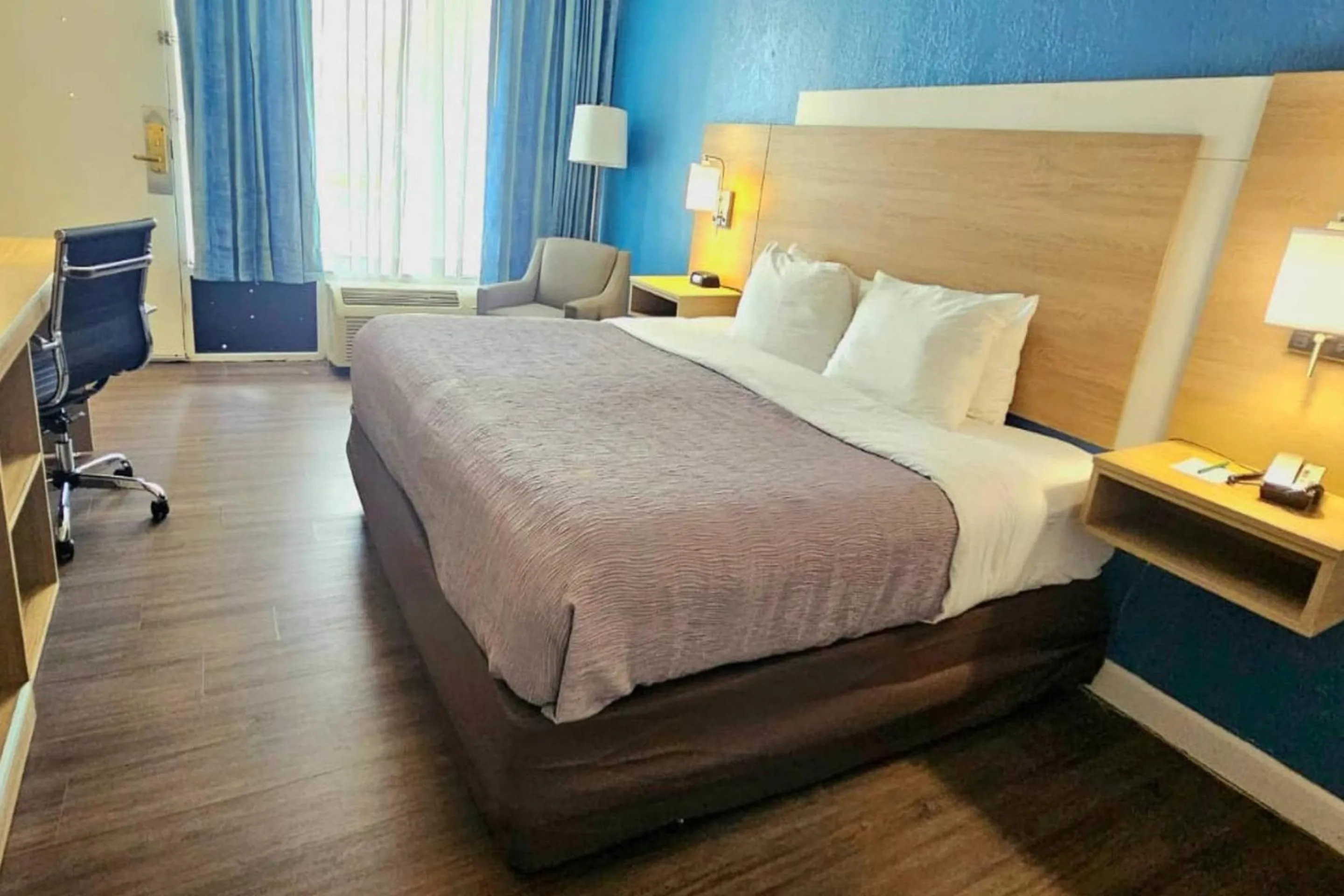 Bedroom, Bed in Quality Inn & Suites Conference Center