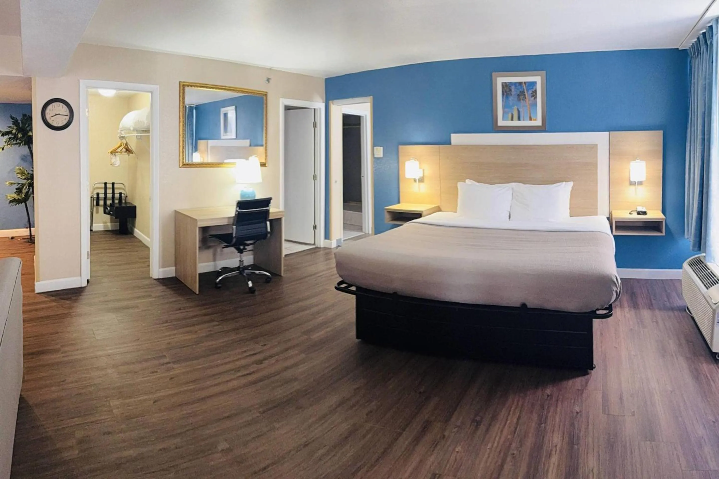 Bedroom, Bed in Quality Inn & Suites Conference Center