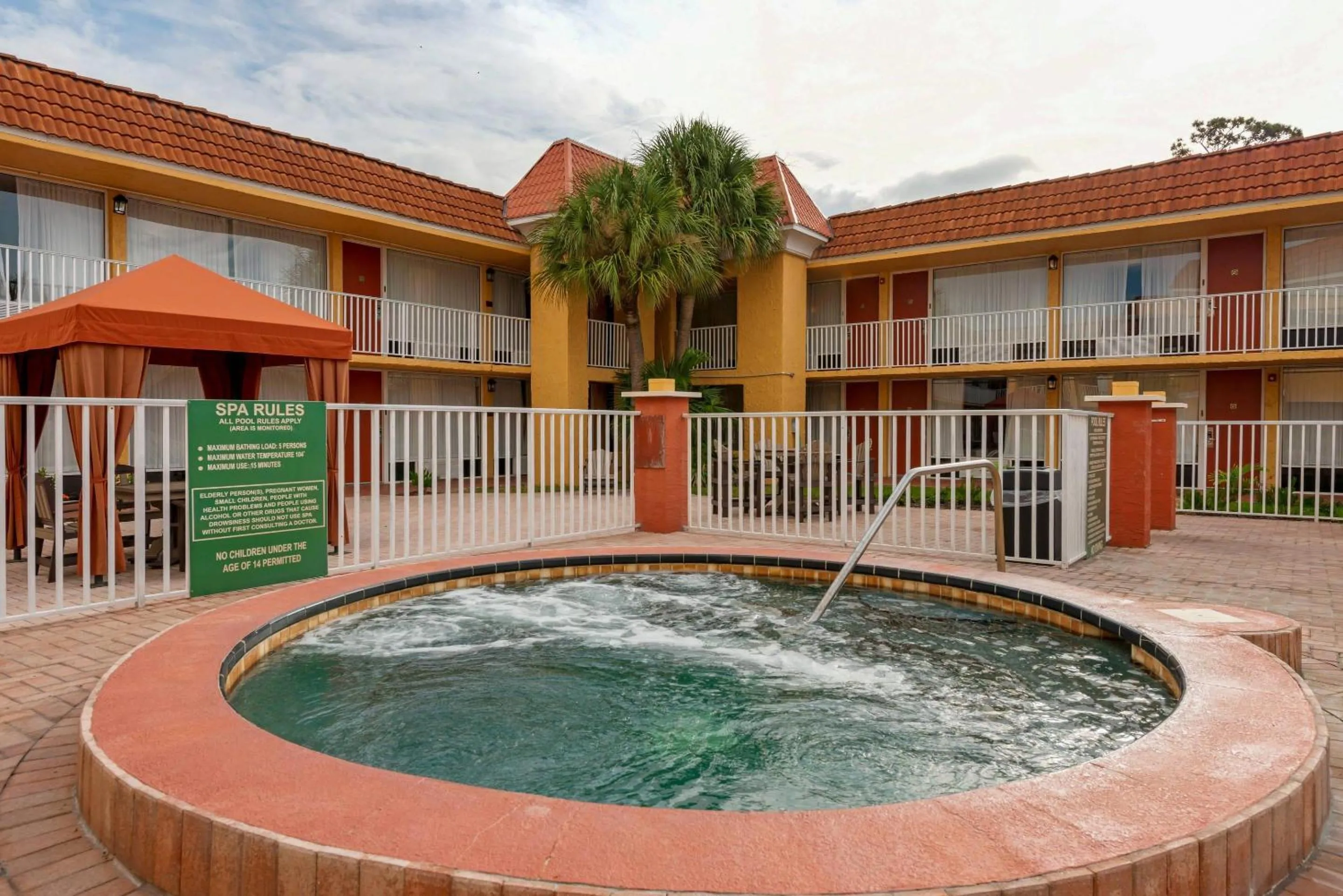 Swimming pool in Quality Inn & Suites Conference Center
