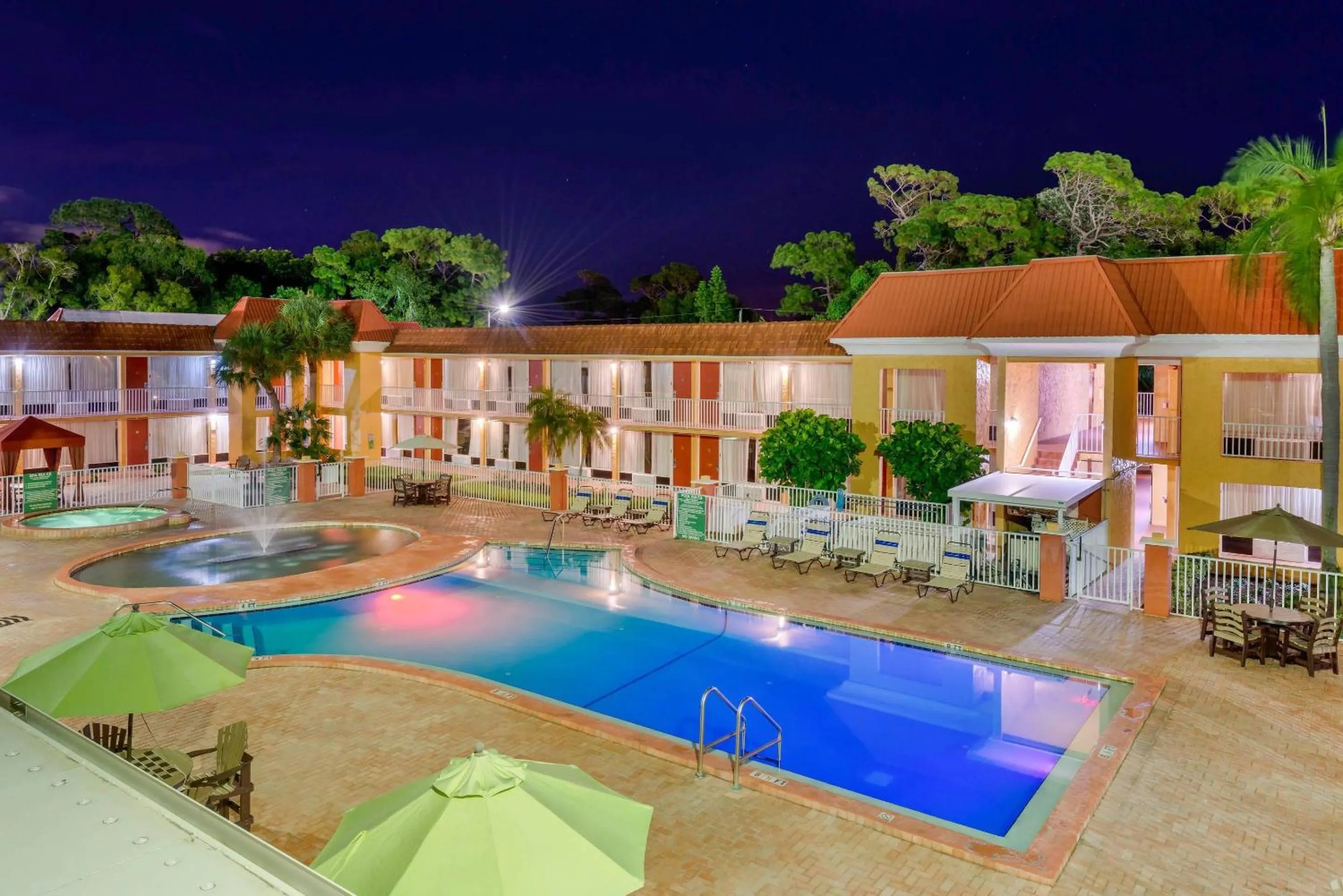 Swimming pool in Quality Inn & Suites Conference Center