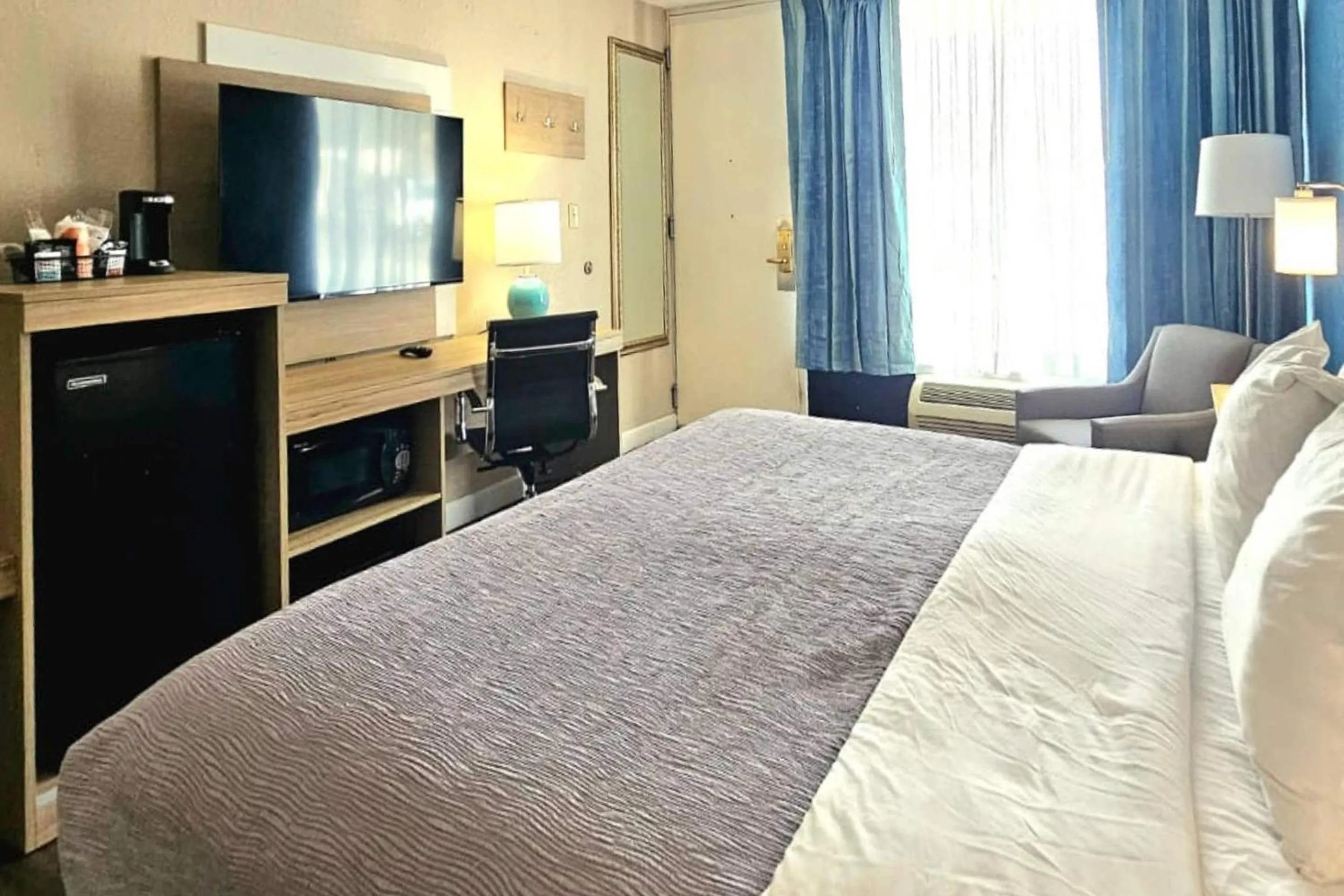 Bedroom, Bed in Quality Inn & Suites Conference Center