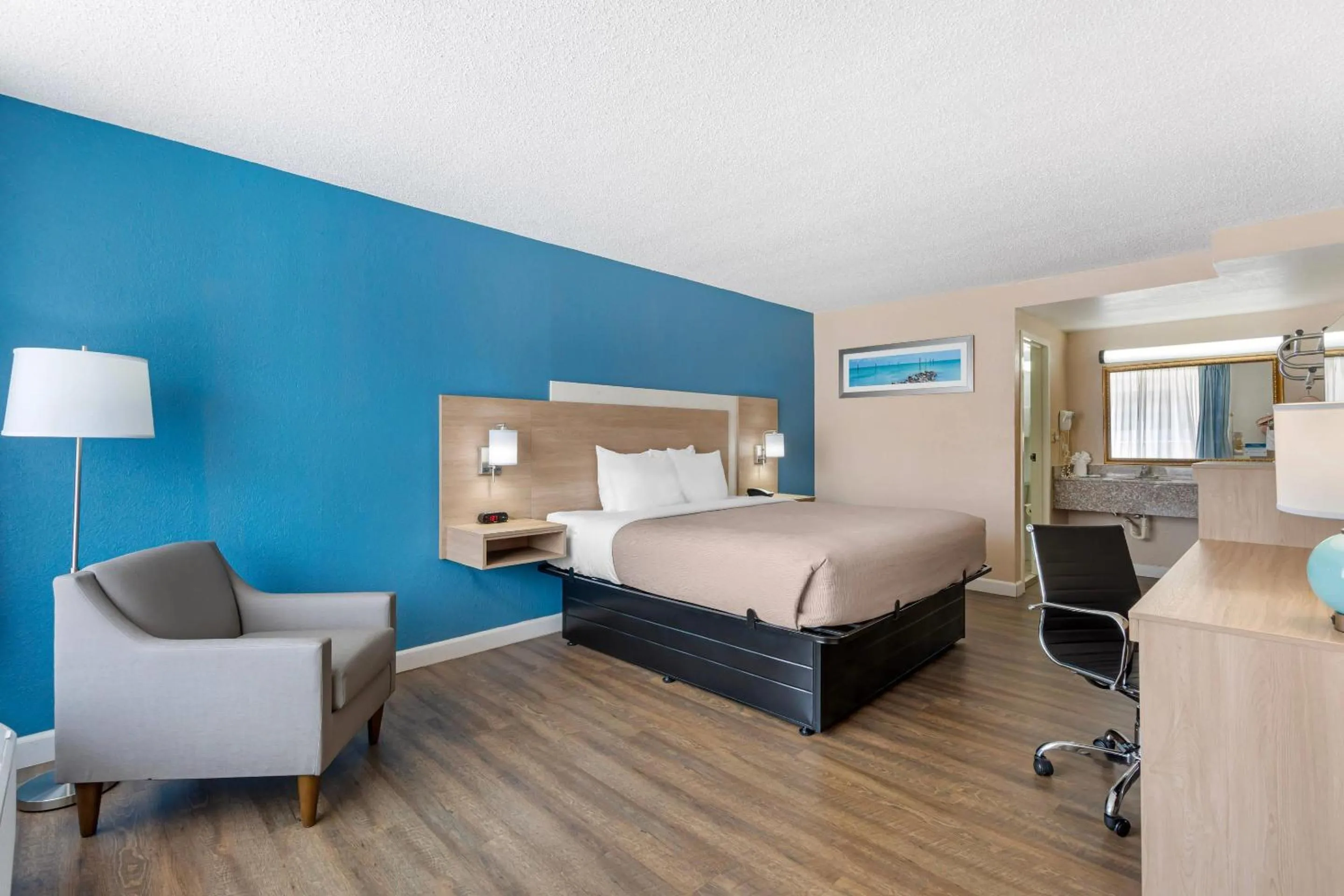 Bedroom, Bed in Quality Inn & Suites Conference Center