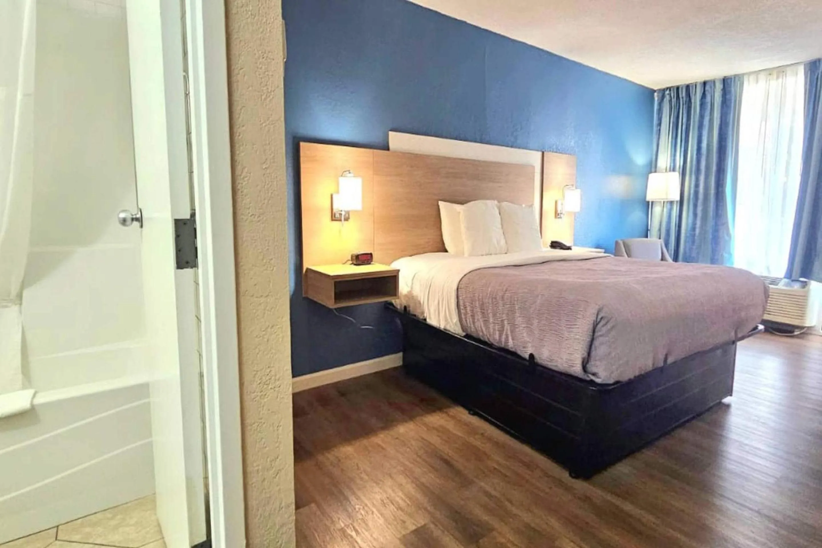 Bedroom, Bed in Quality Inn & Suites Conference Center