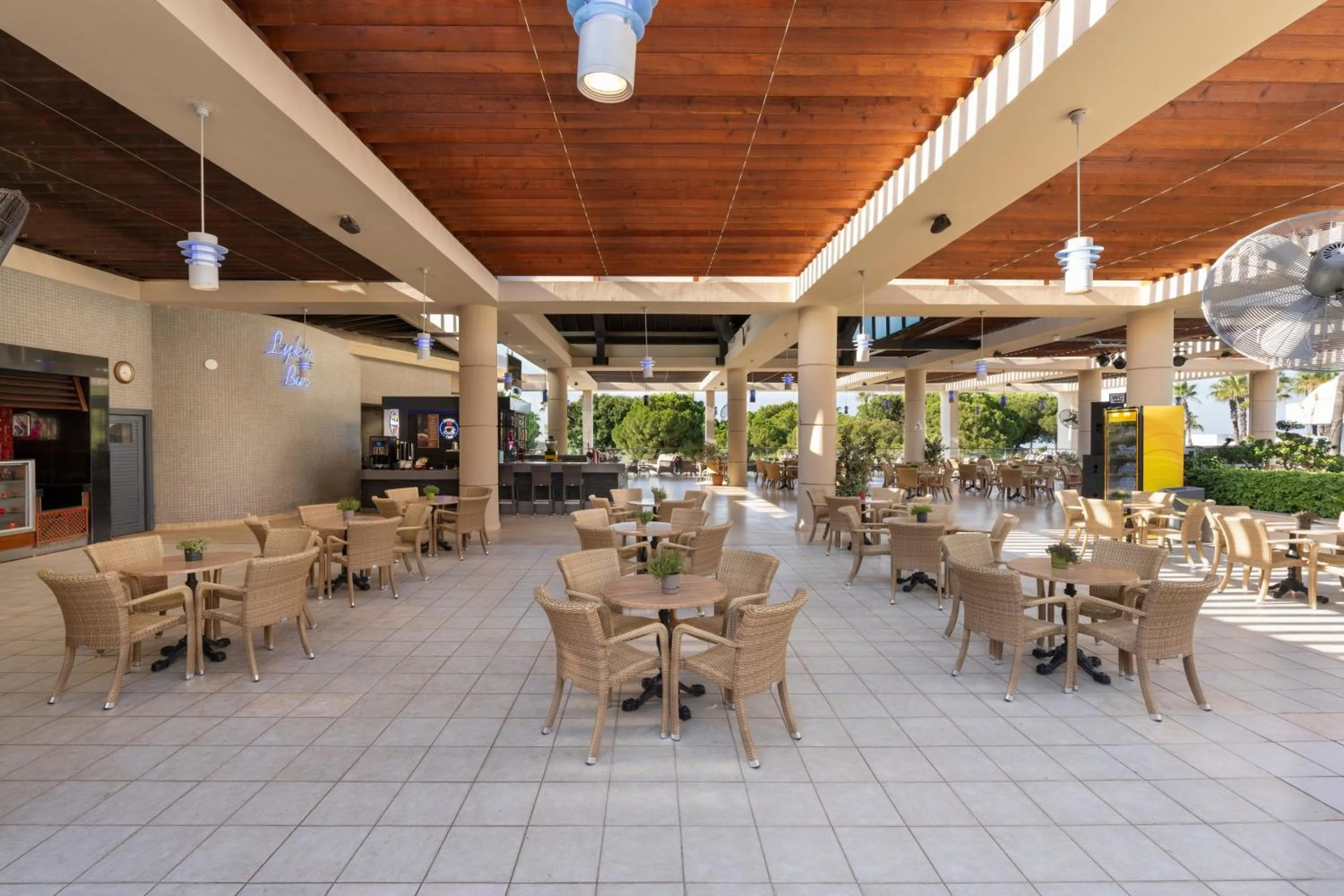 Lounge or bar in Limak Atlantis Deluxe Hotel Belek