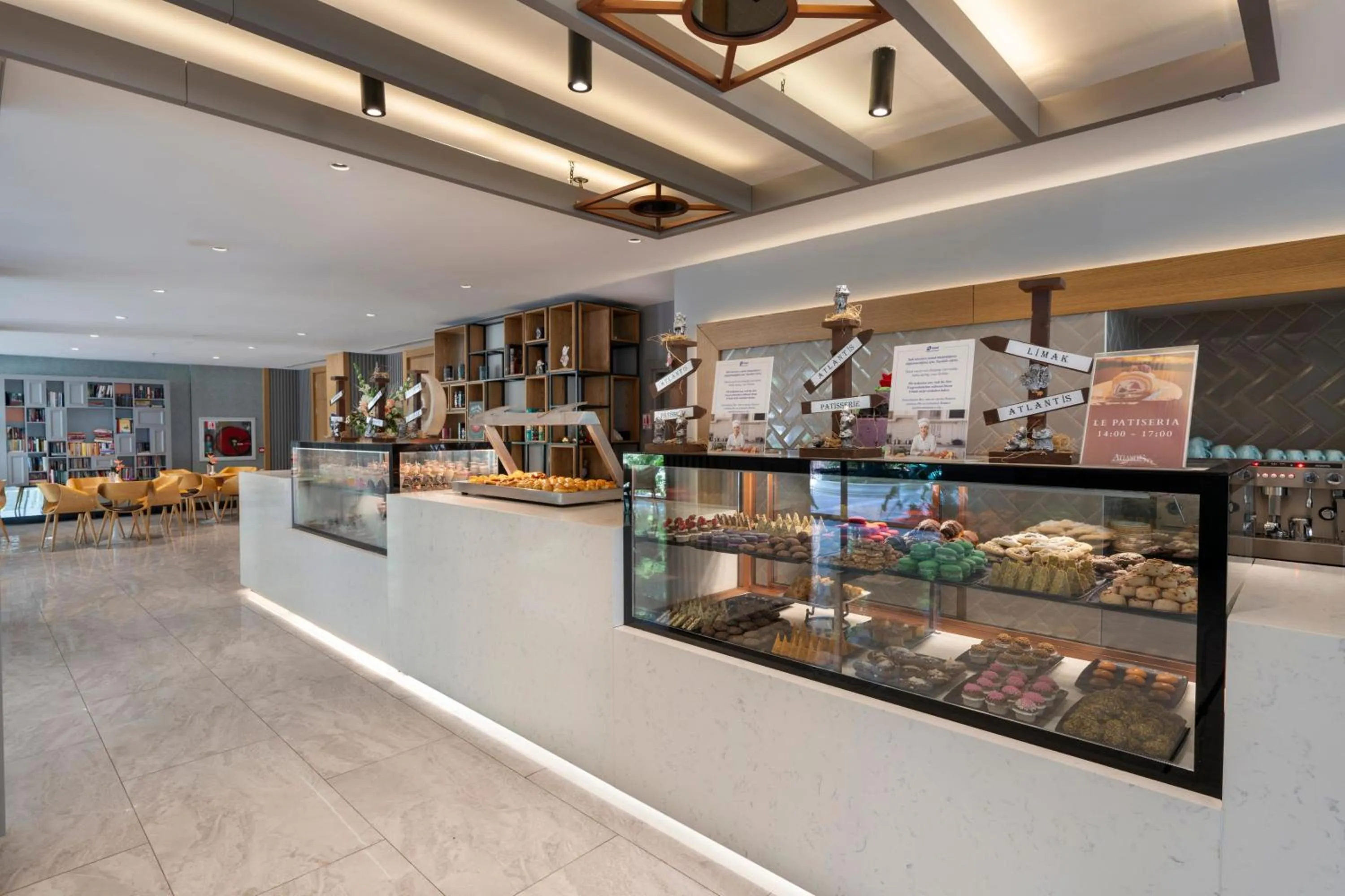 Lounge or bar in Limak Atlantis Deluxe Hotel Belek