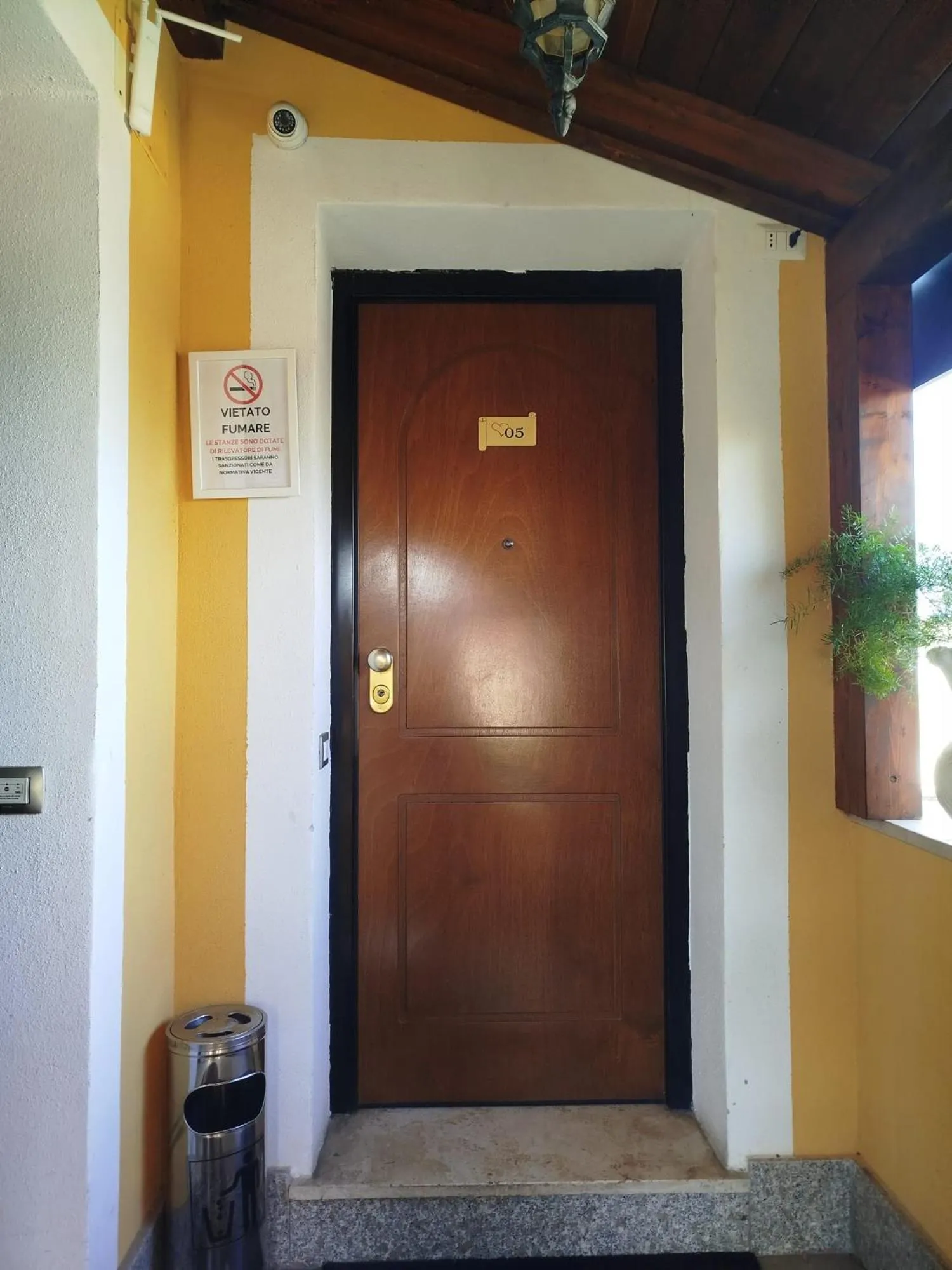 Facade/entrance in Affittacamere Stranamore