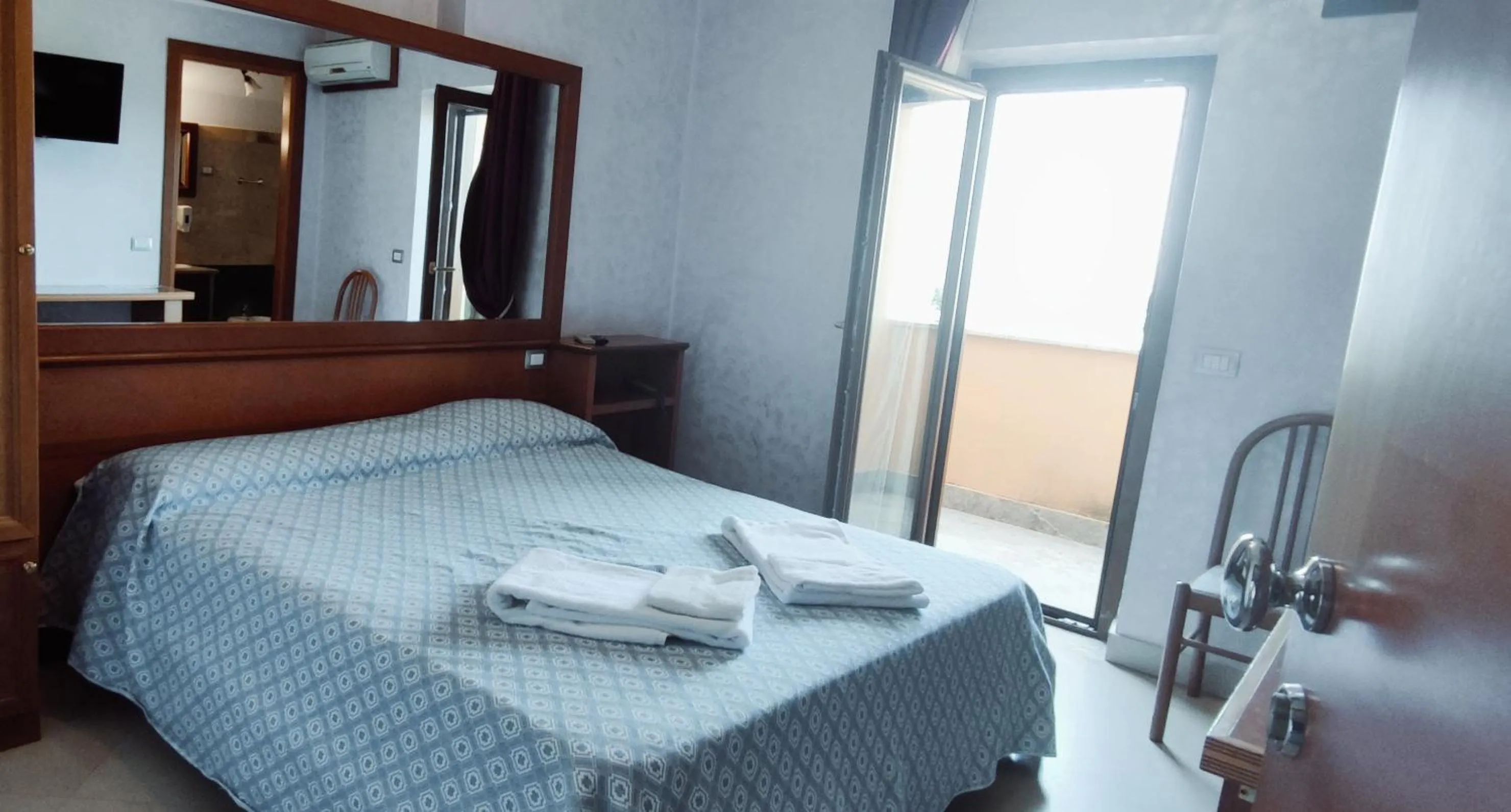 Photo of the whole room, Bed in Affittacamere Stranamore