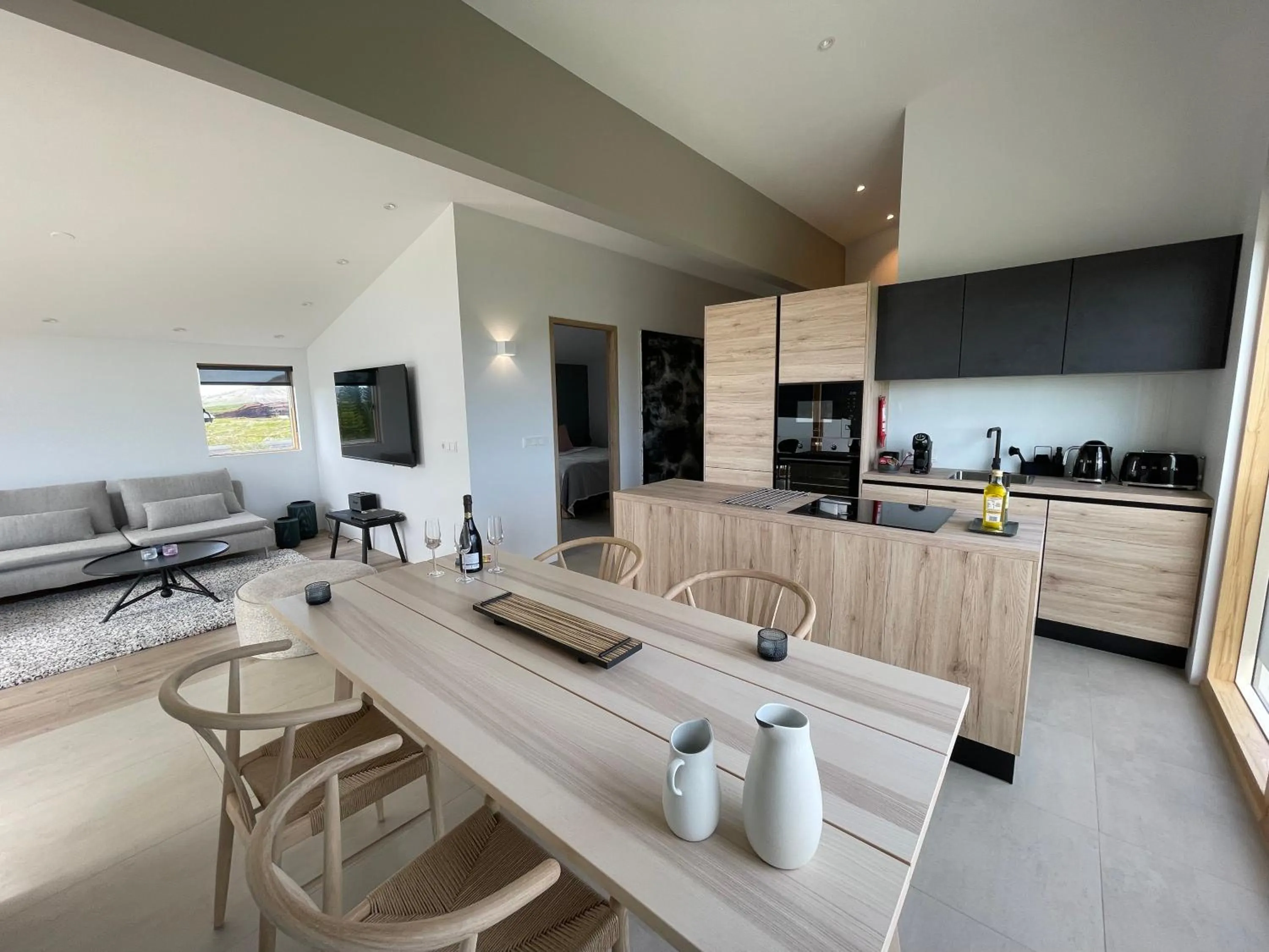 Kitchen or kitchenette in Kerbyggd: Luxury house and cottage in golden circle