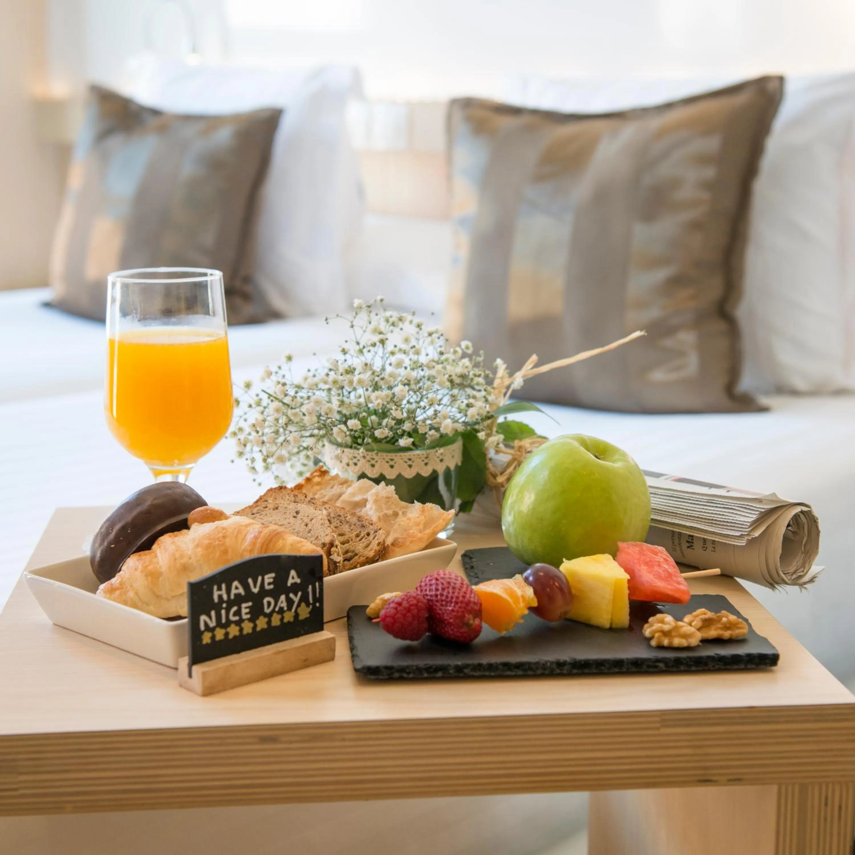 Food and drinks, Bed in Ako Suite Hotel