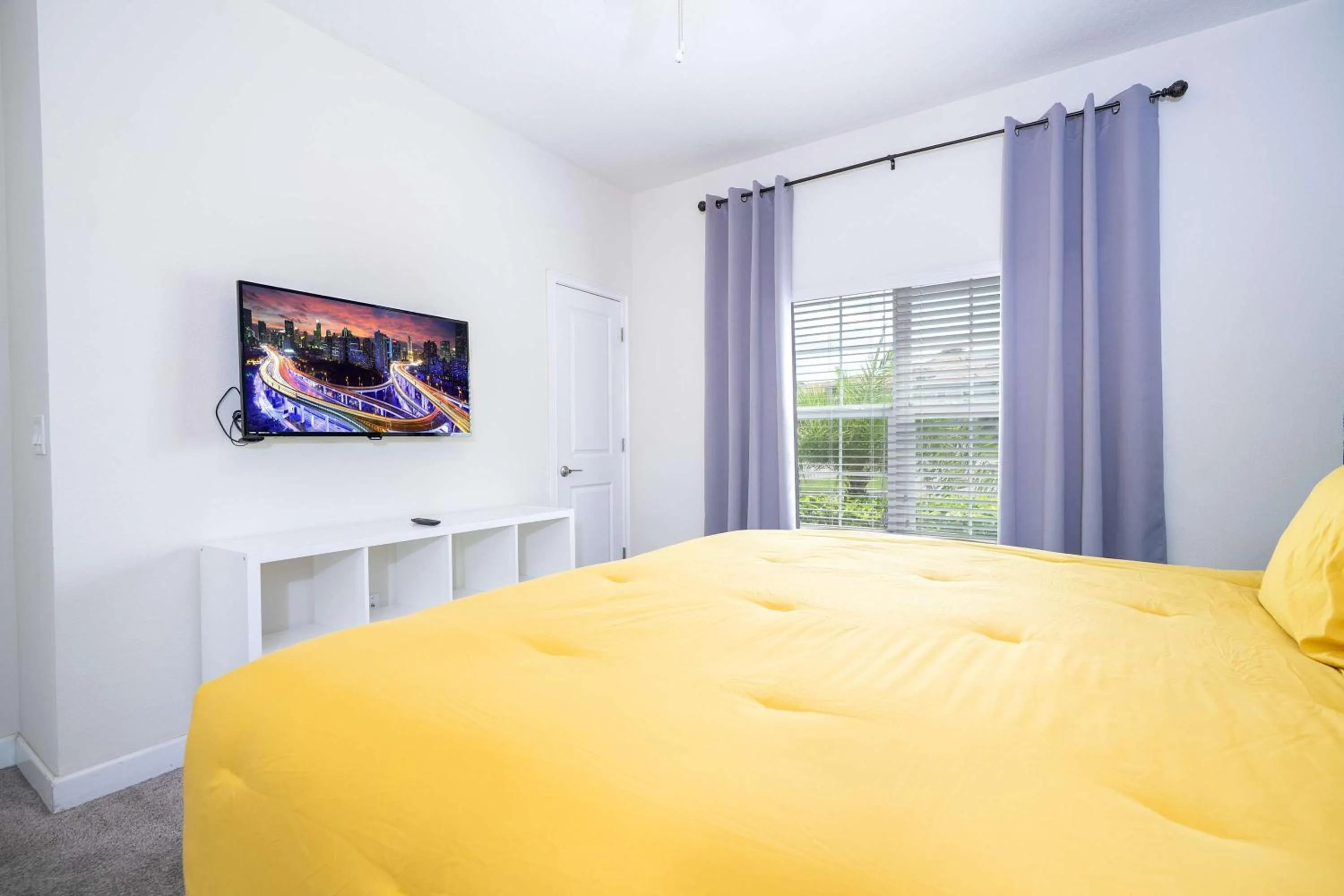 Bed in Family Friendly Four Bedrooms w/ Pool 4896