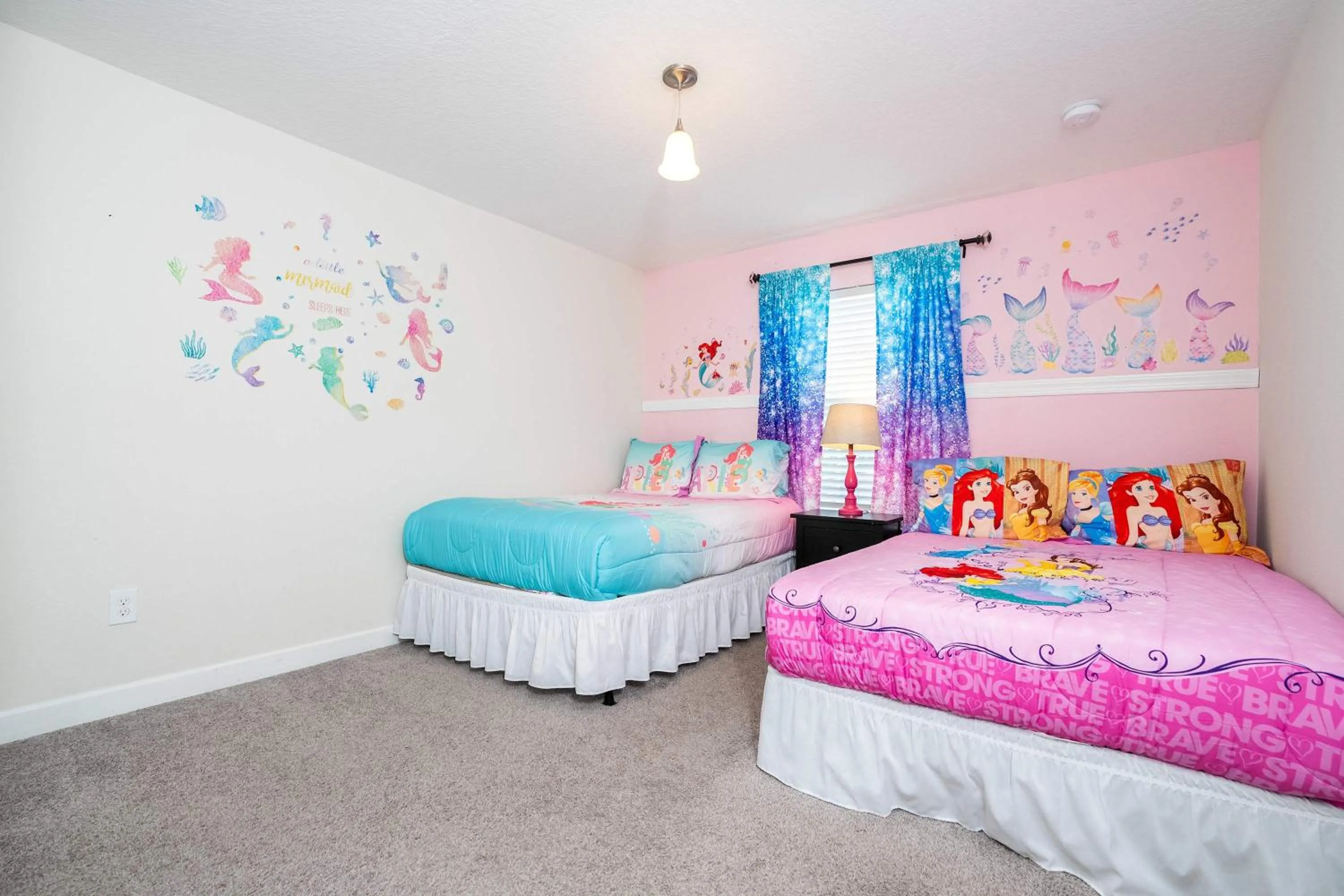 Bed in Family Friendly Four Bedrooms w/ Pool 4896