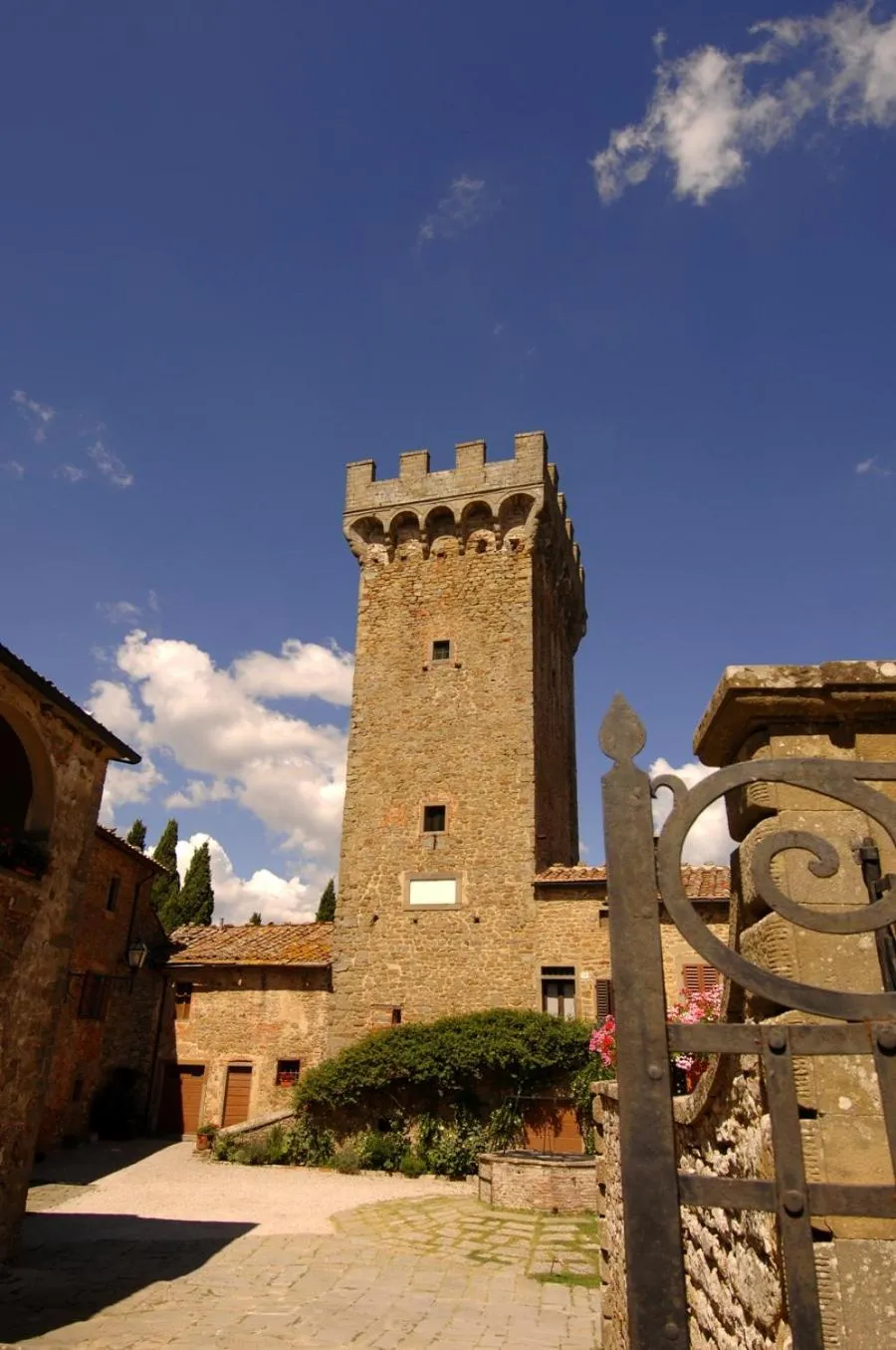 Property building in Castello Di Gargonza
