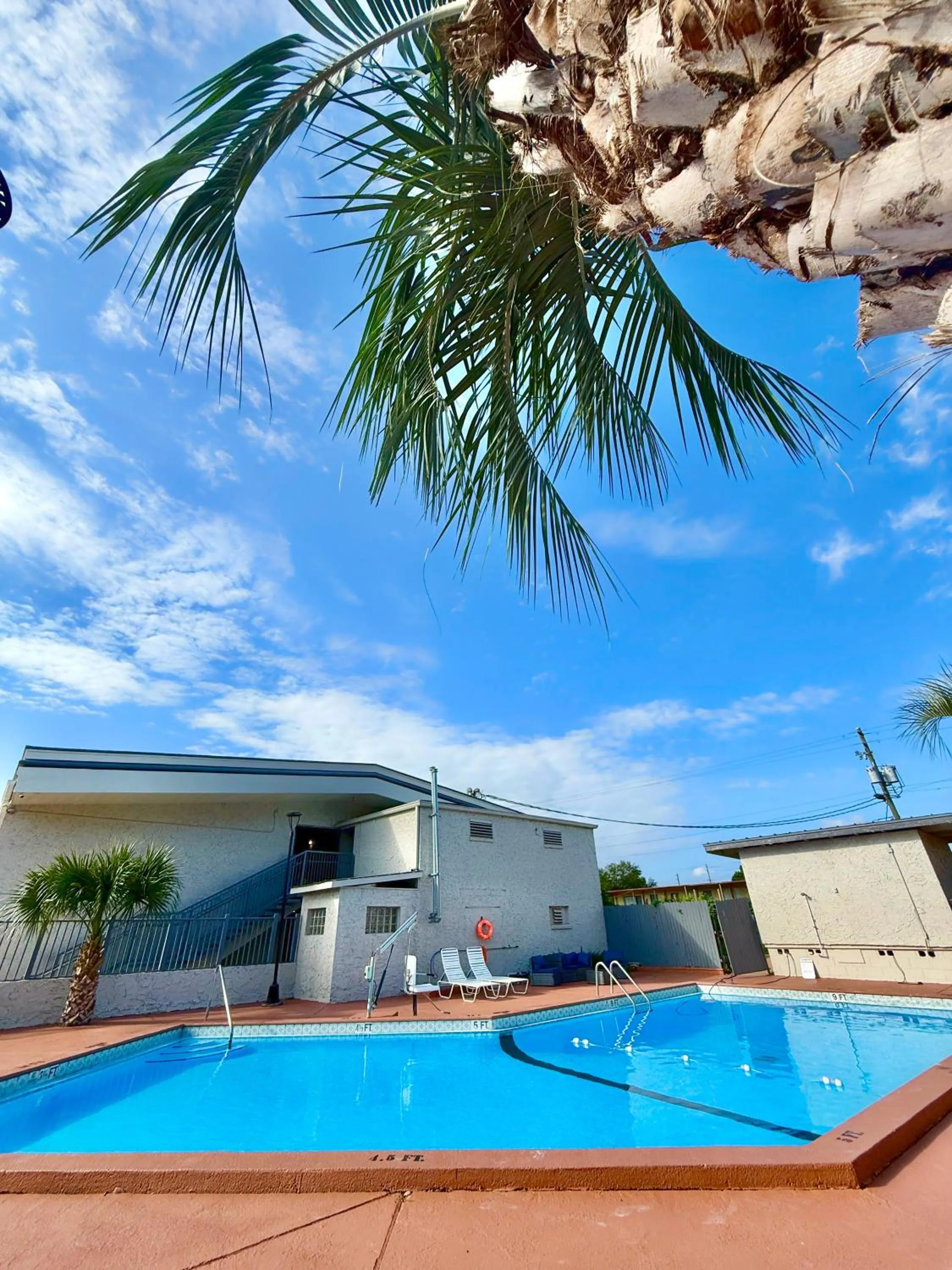 Seating area in Days Inn by Wyndham Tallahassee University Center