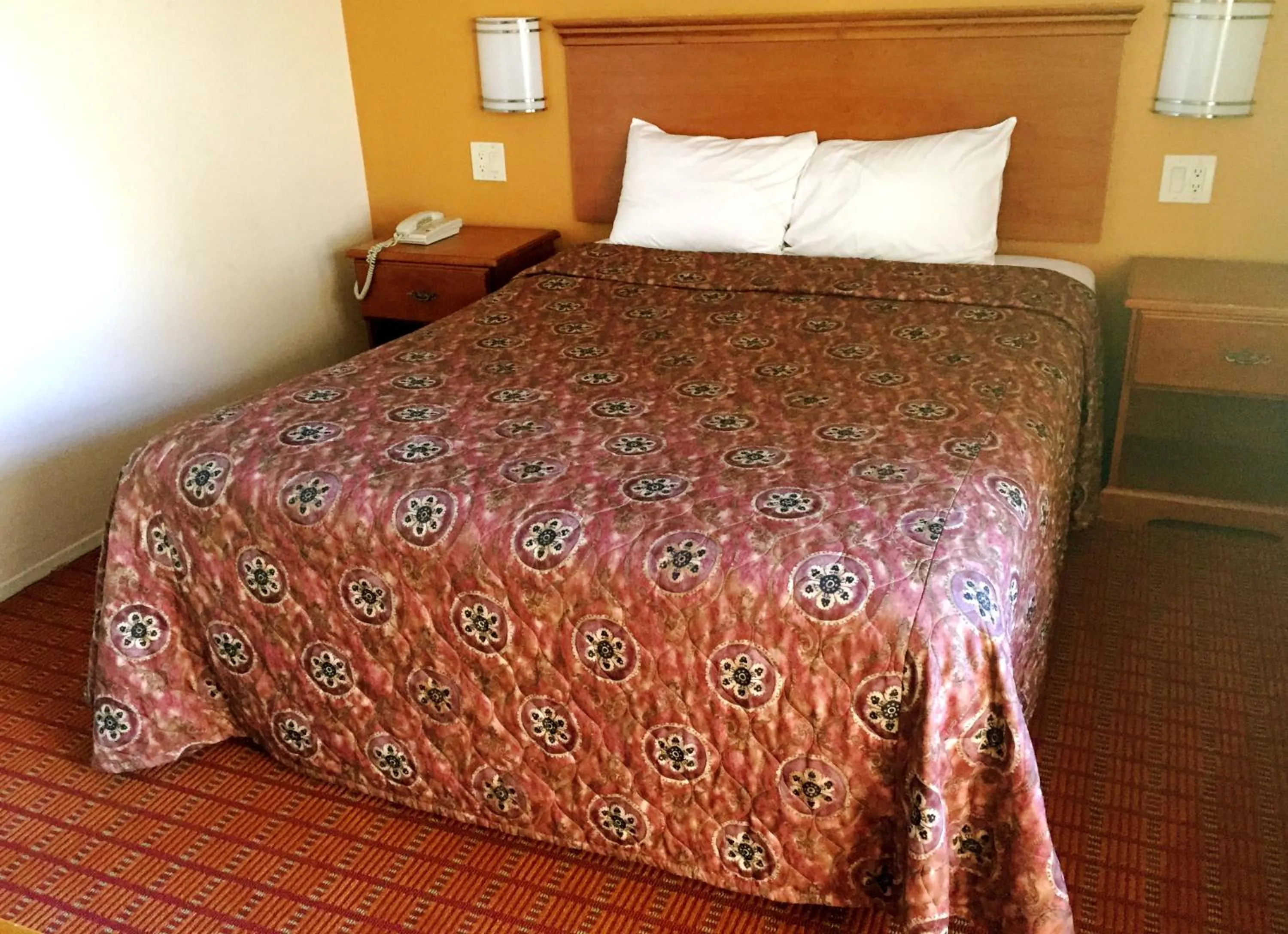 Bedroom, Bed in Harvey's Motel SDSU La Mesa San Diego