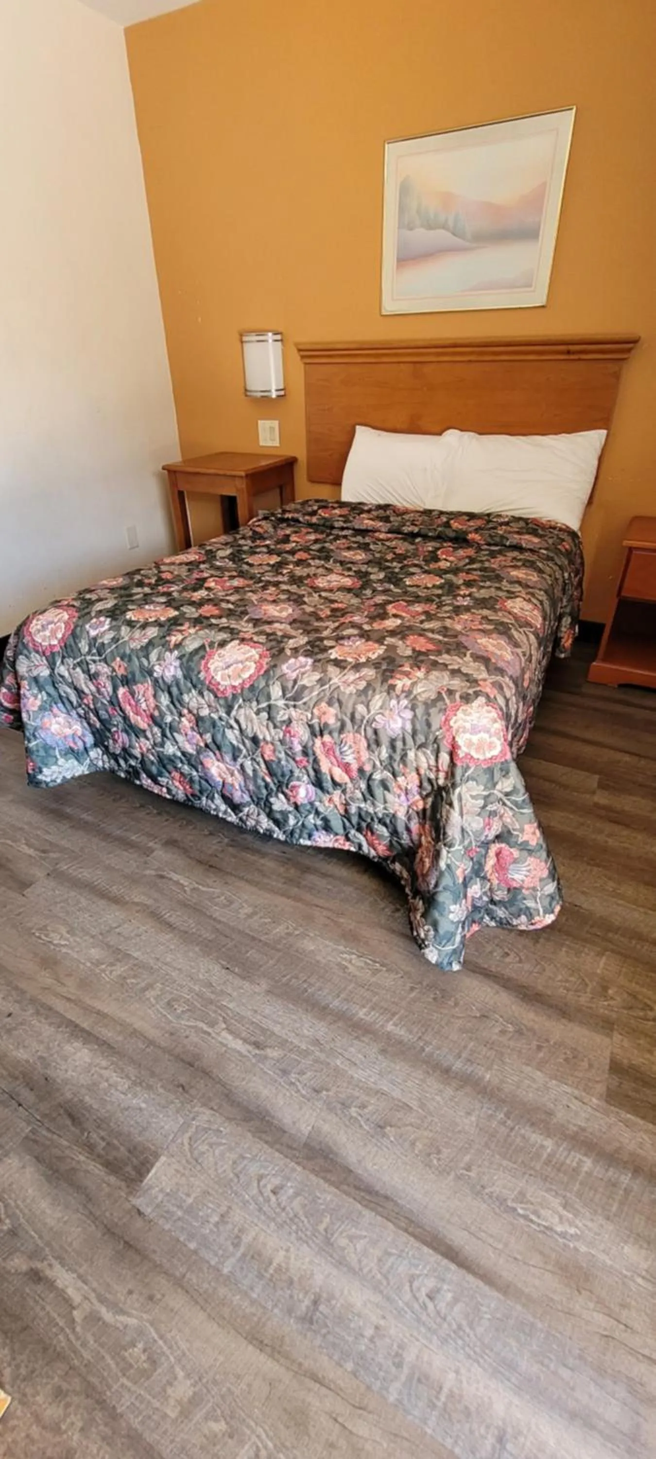 Bed in Harvey's Motel SDSU La Mesa San Diego