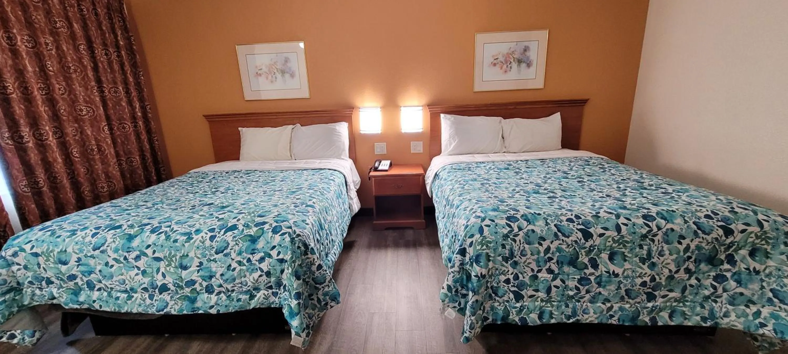 Bed in Harvey's Motel SDSU La Mesa San Diego