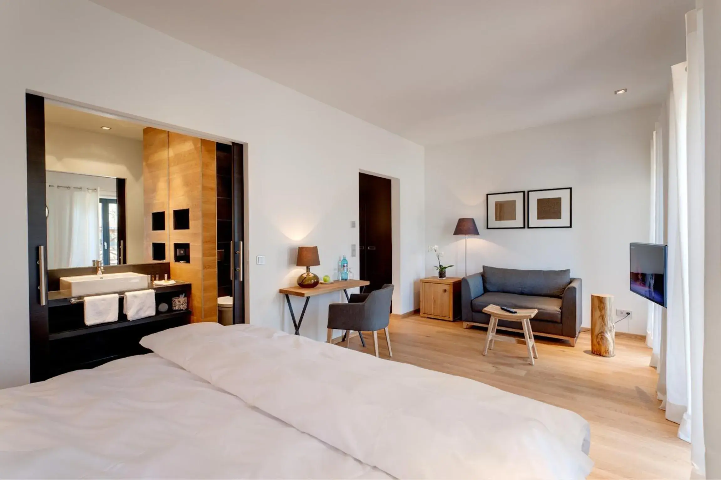 Deluxe Double Room with Spree View - single occupancy in Hotel Strandhaus - Boutique Resort & Spa Deluxe Double Room with Spree View - single occupancy in Hotel Strandhaus - Boutique Resort & Spa
