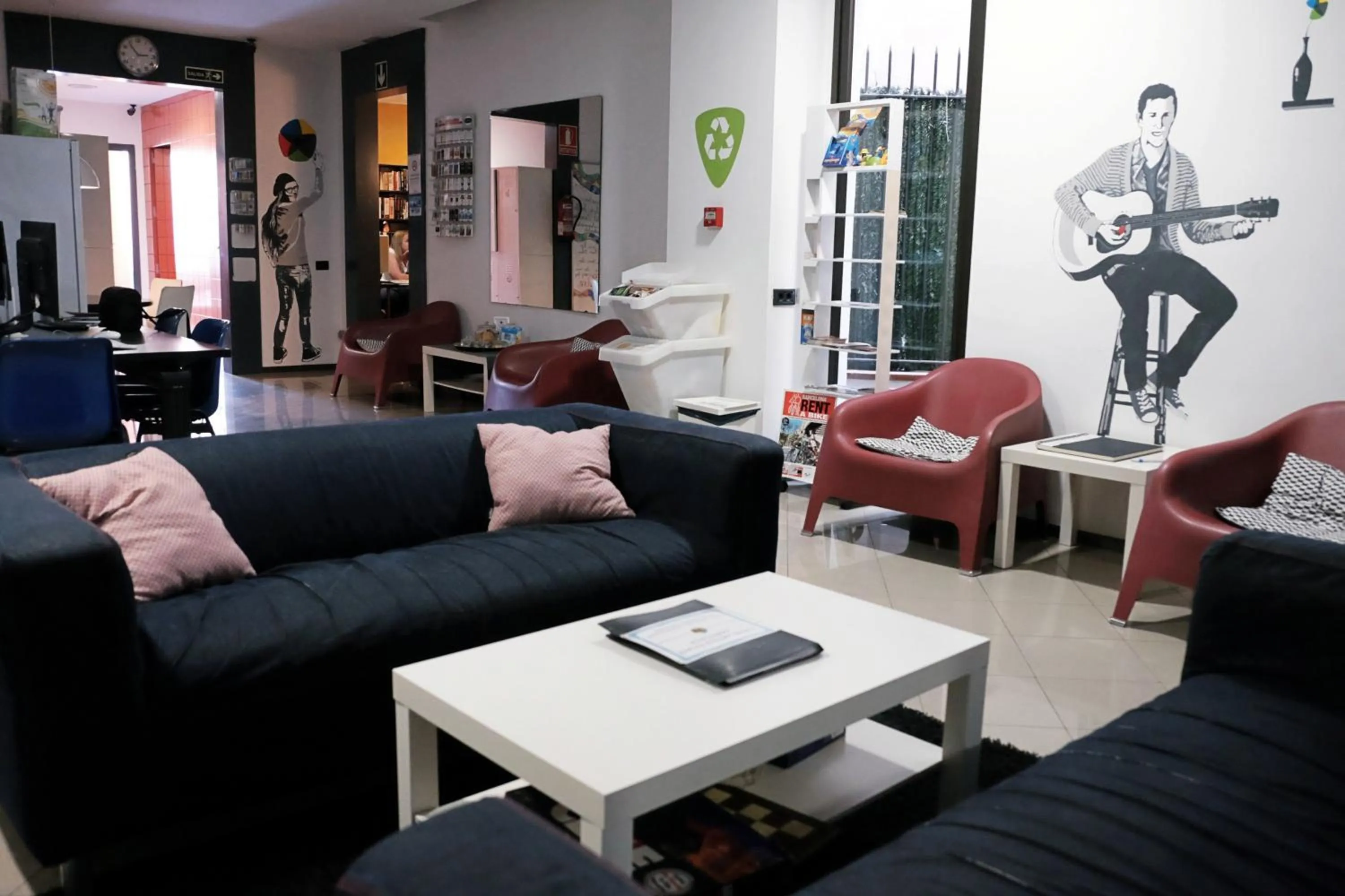 Communal lounge/ TV room in Alternative Creative Youth Hostel Barcelona