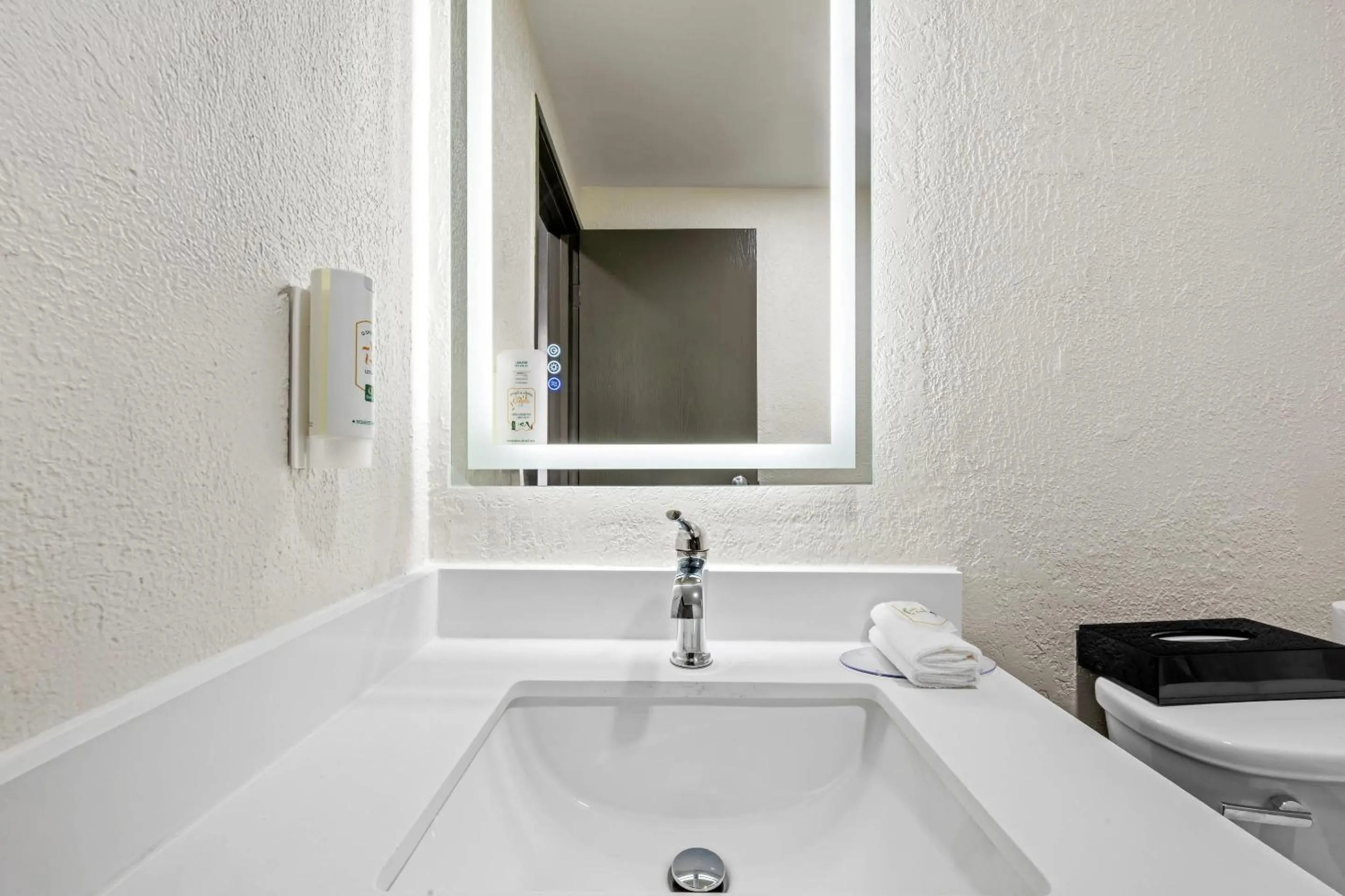 Bedroom in Quality Inn