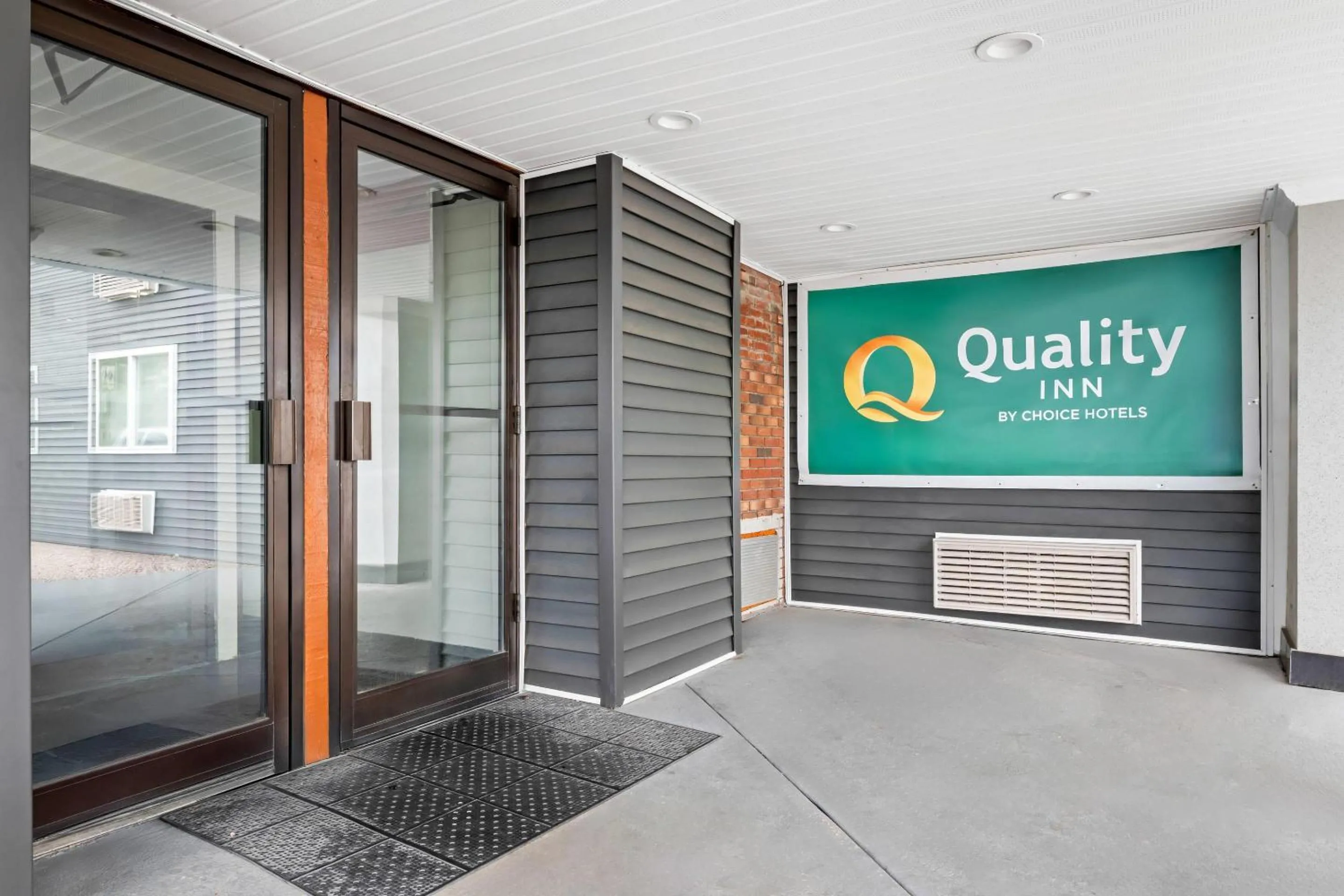 Property building in Quality Inn