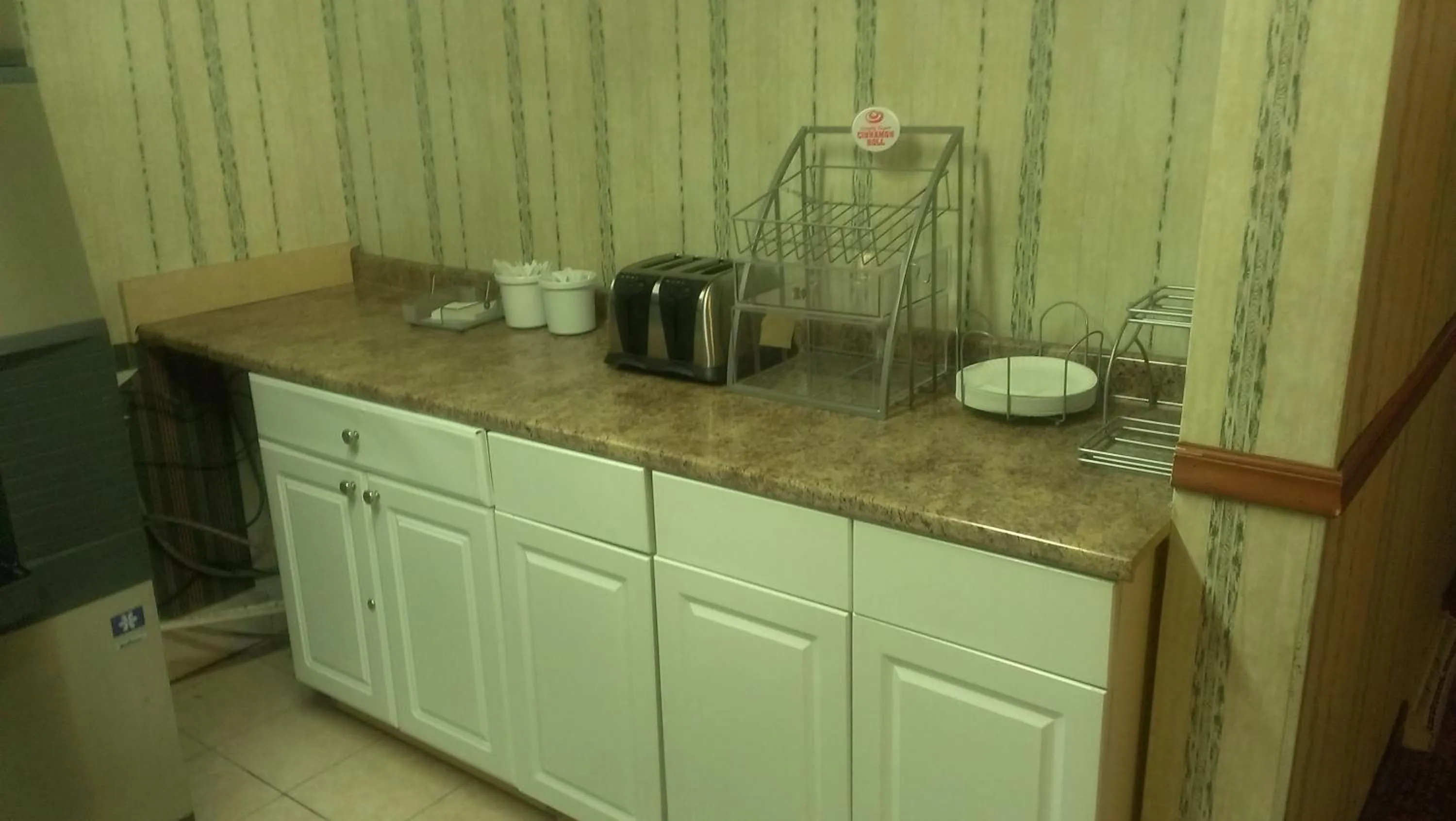 Restaurant/places to eat in Super 8 by Wyndham West Haven