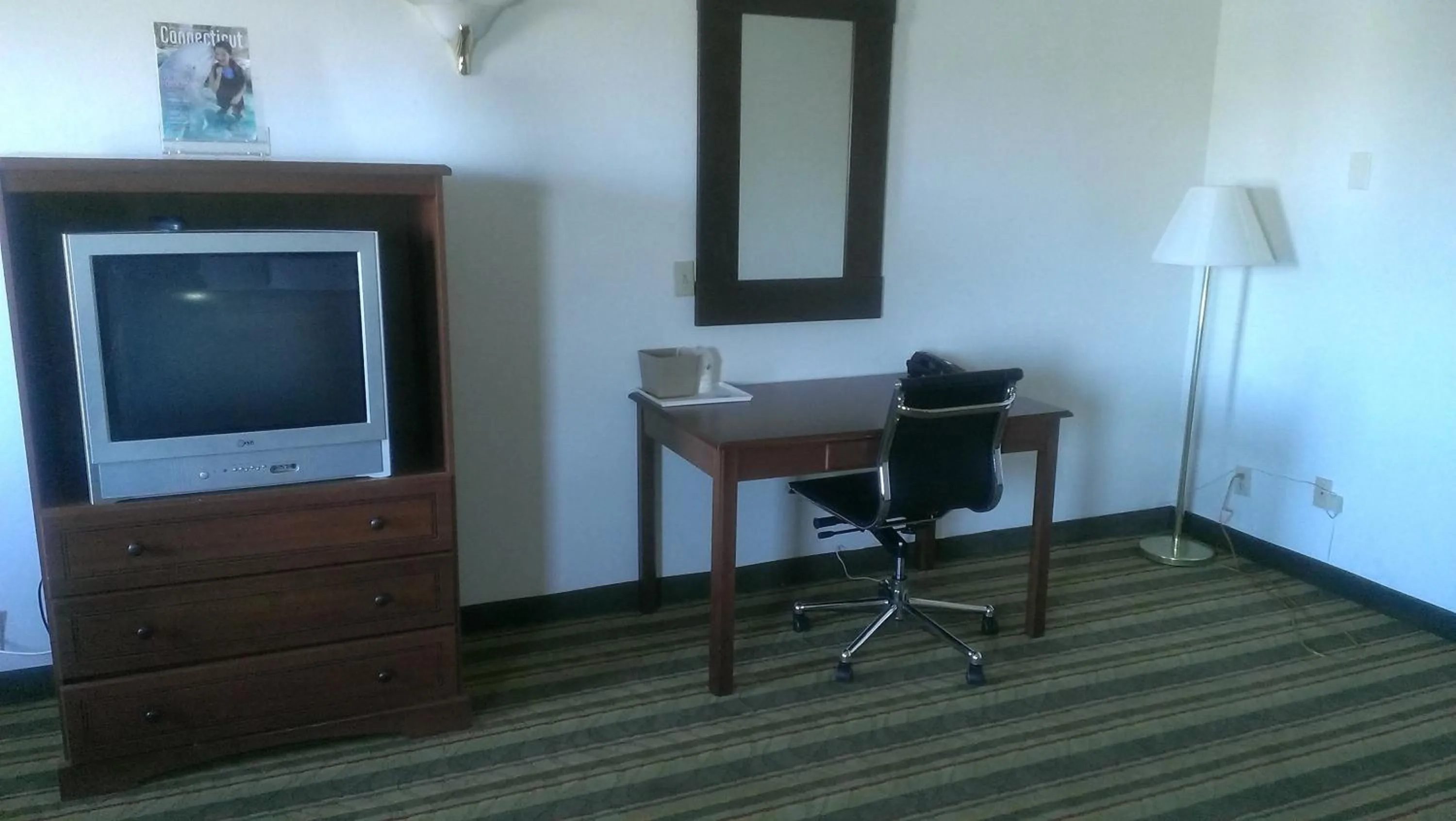 TV and multimedia in Super 8 by Wyndham West Haven