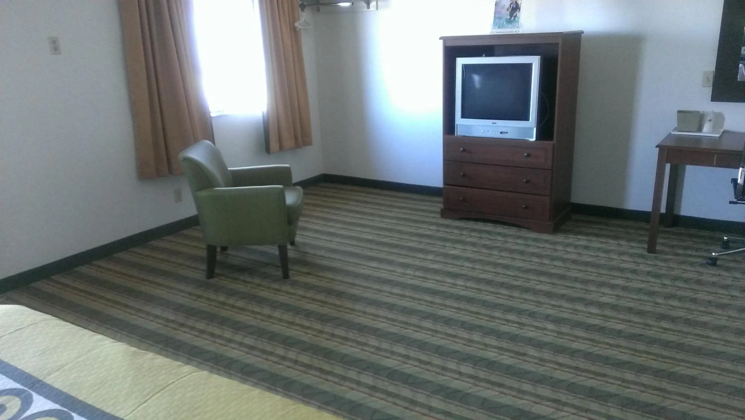 TV and multimedia in Super 8 by Wyndham West Haven