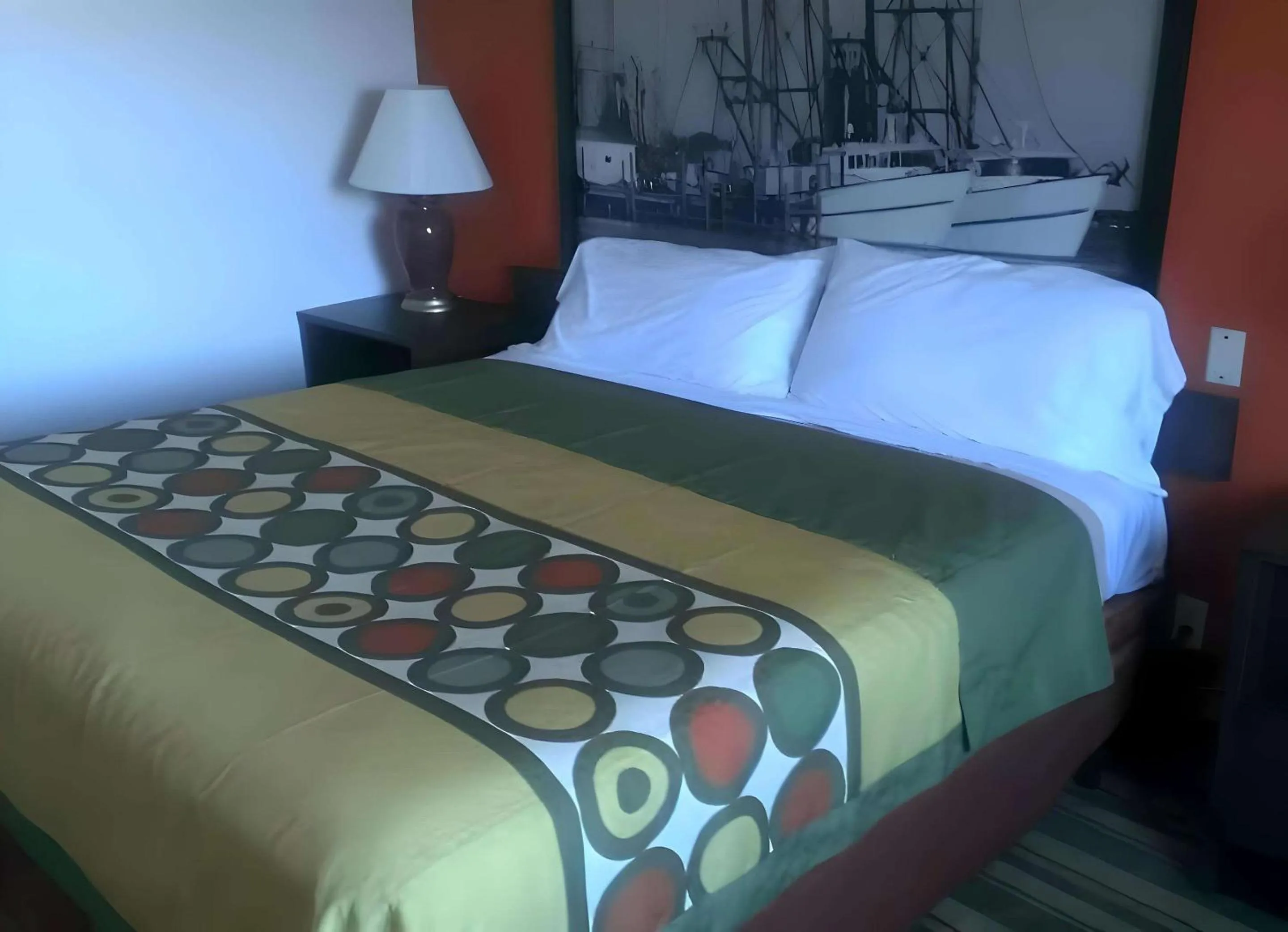 Bedroom, Bed in Super 8 by Wyndham West Haven