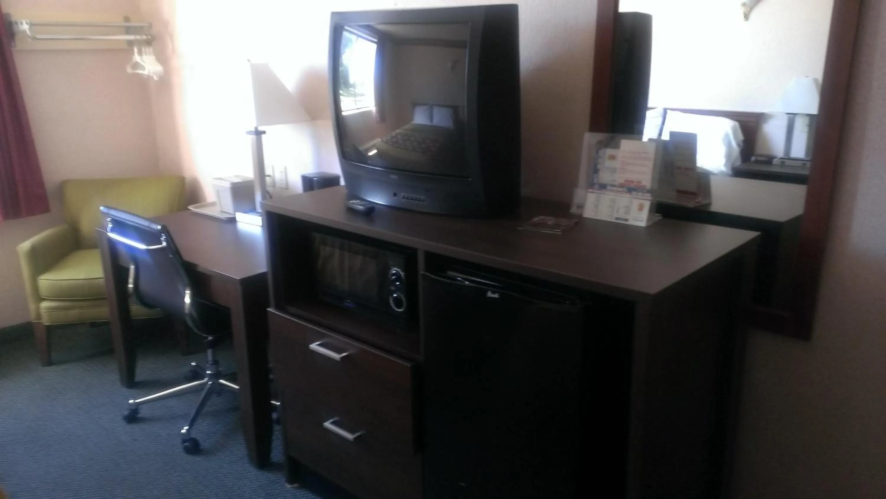 TV and multimedia in Super 8 by Wyndham West Haven
