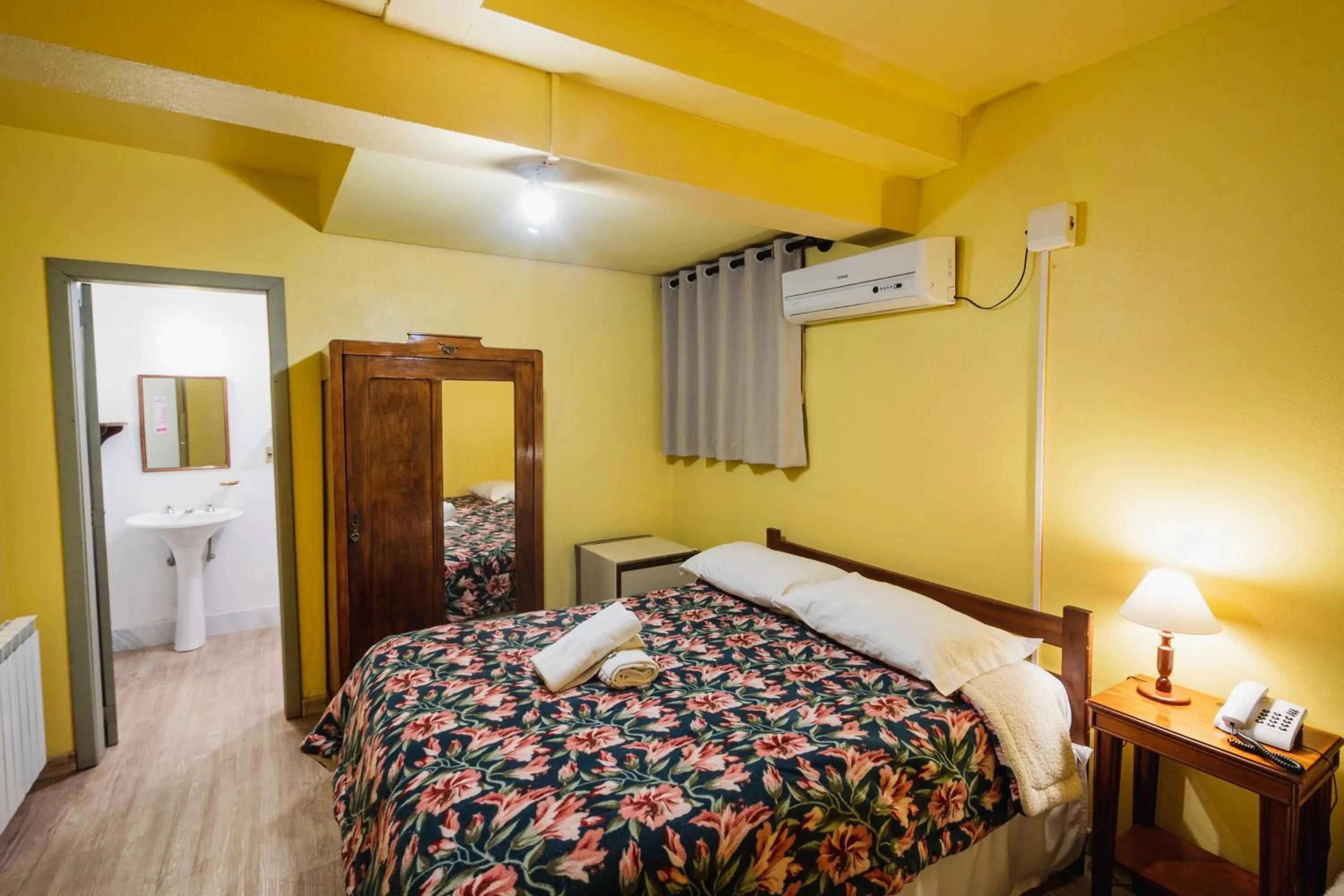 Bedroom, Bed in Pousada Casa Rosa