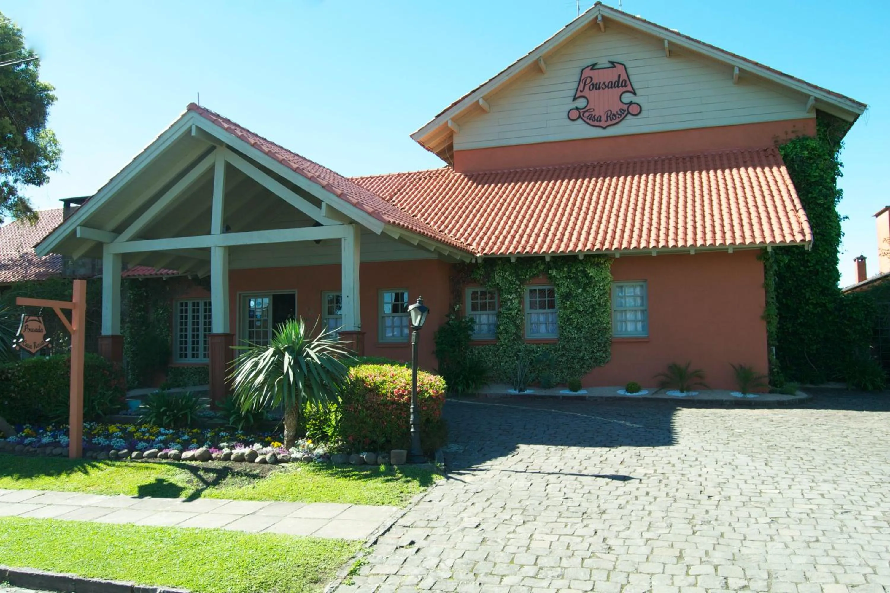 Property building in Pousada Casa Rosa